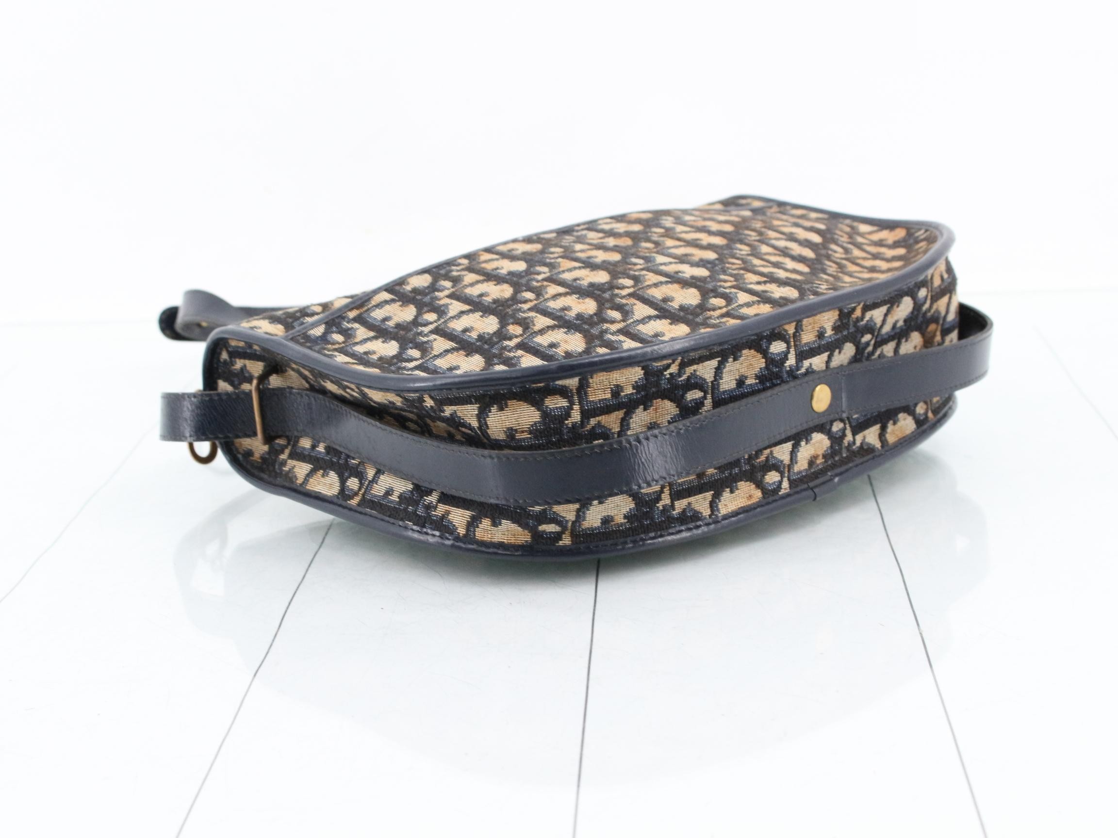 Old Trotter (Bag) - Shoulder Bag — view 5