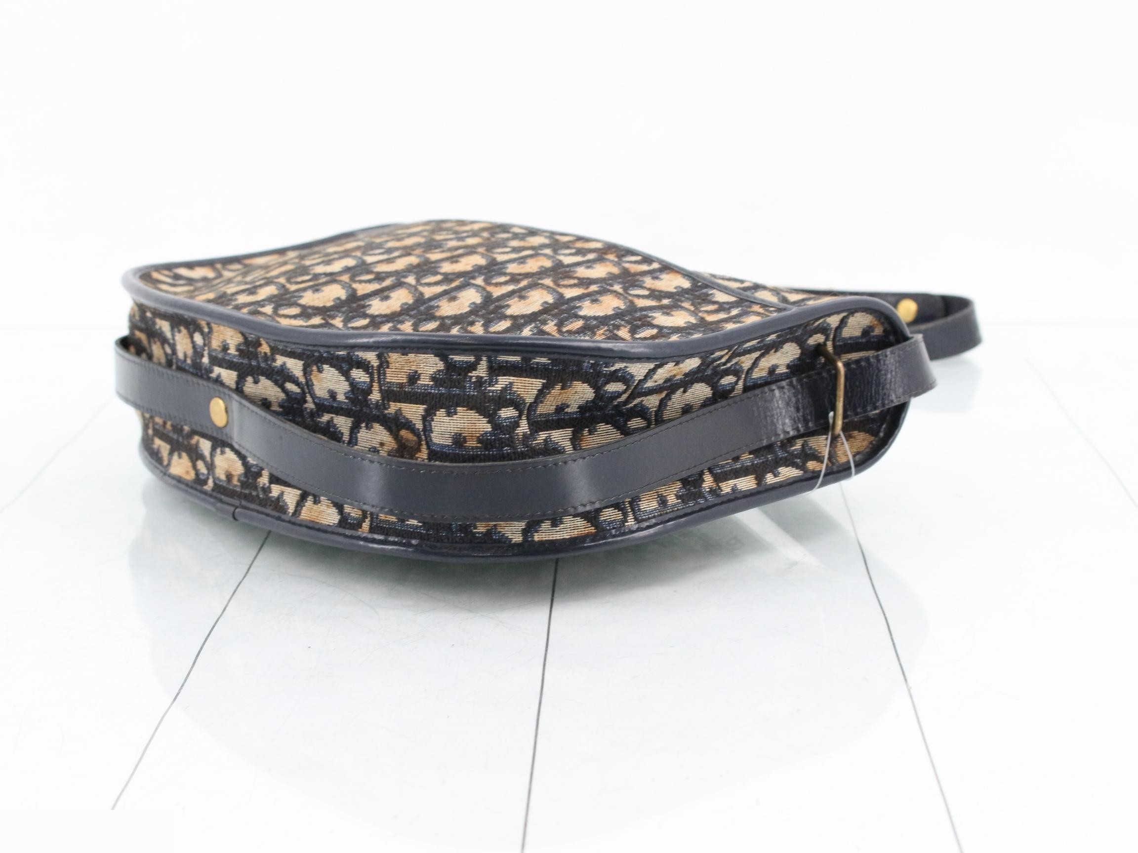 Old Trotter (Bag) - Shoulder Bag — view 6