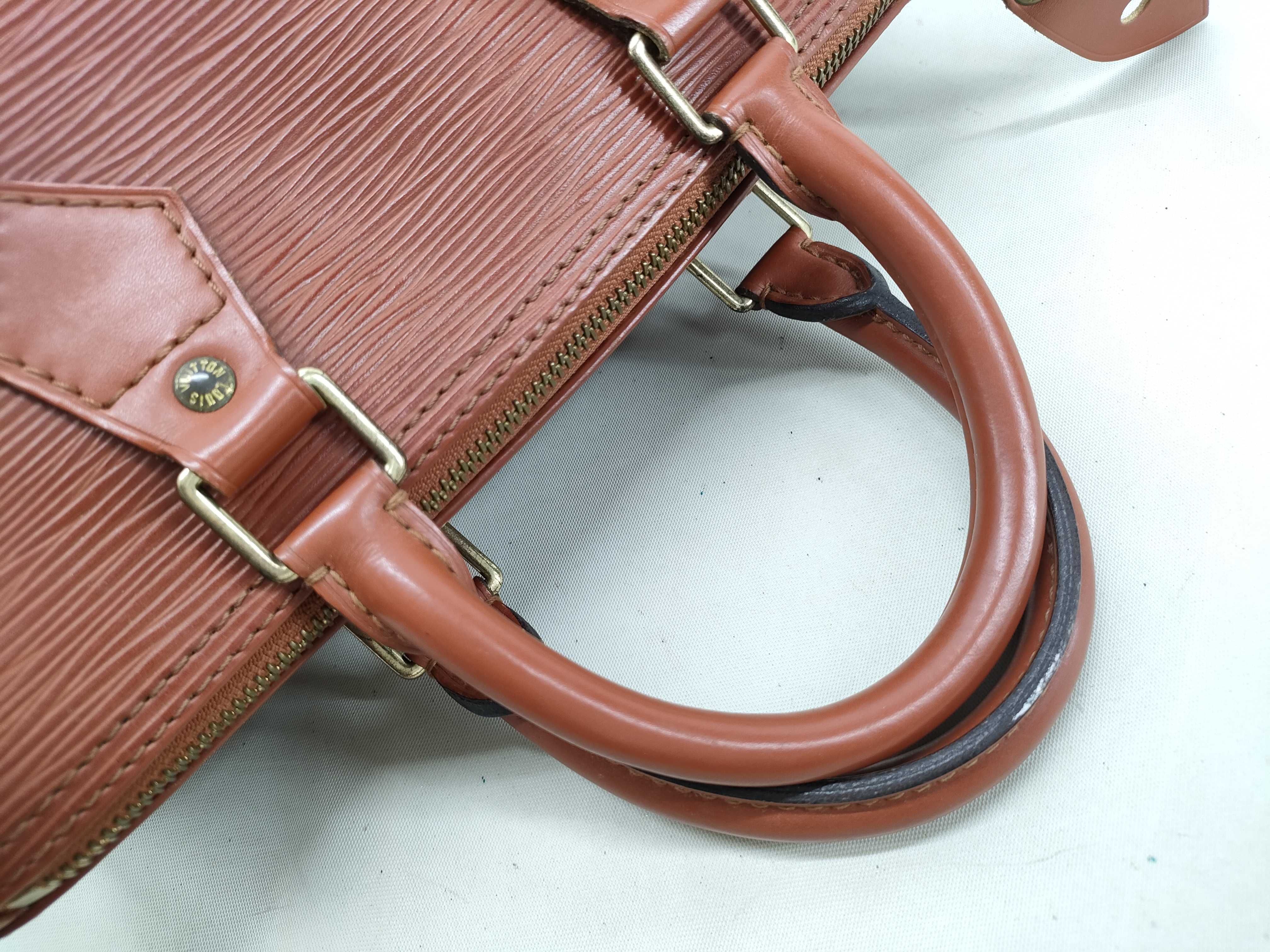 Epi Louis Vuitton Speedy Boston Bag — view 5