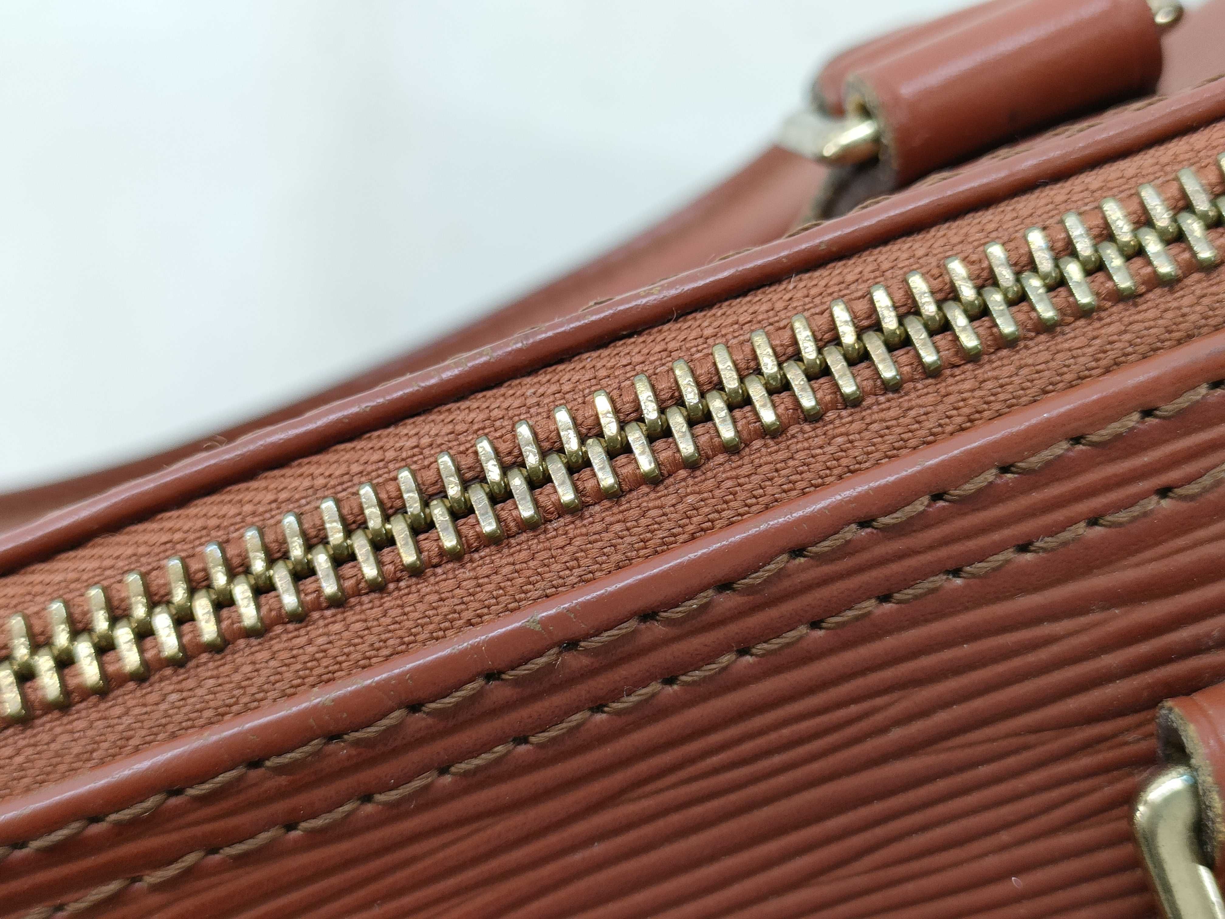 Epi Louis Vuitton Speedy Boston Bag — view 8