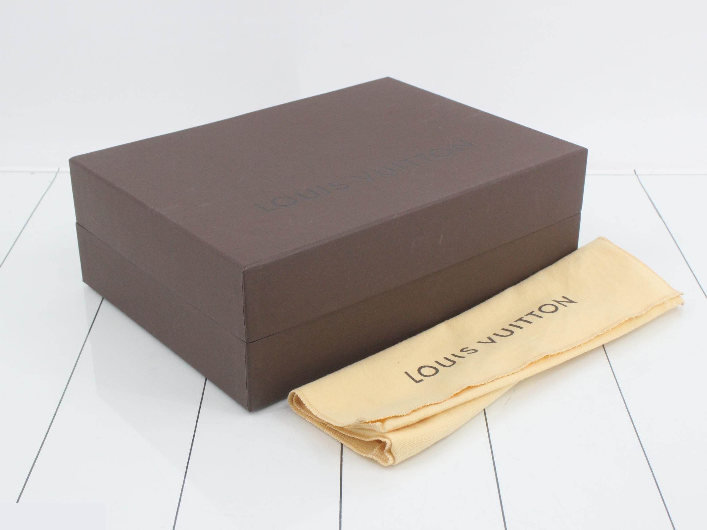 Hoxton PM SP3183, includes box, dust bag, and strap. — view 7