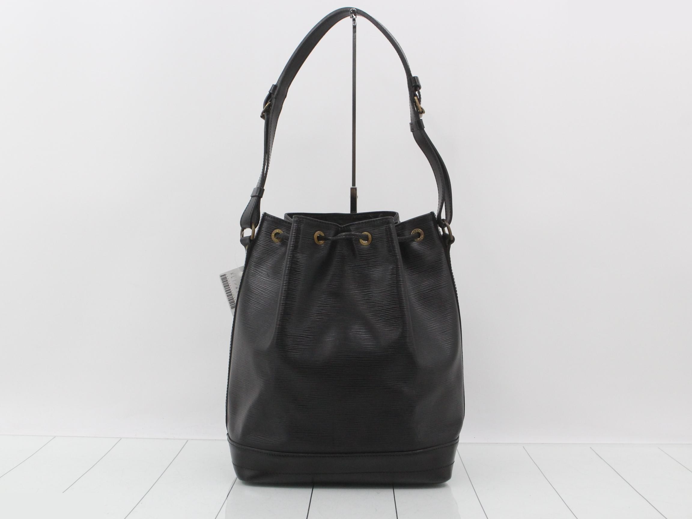 Epi Noé Noir Shoulder Bag