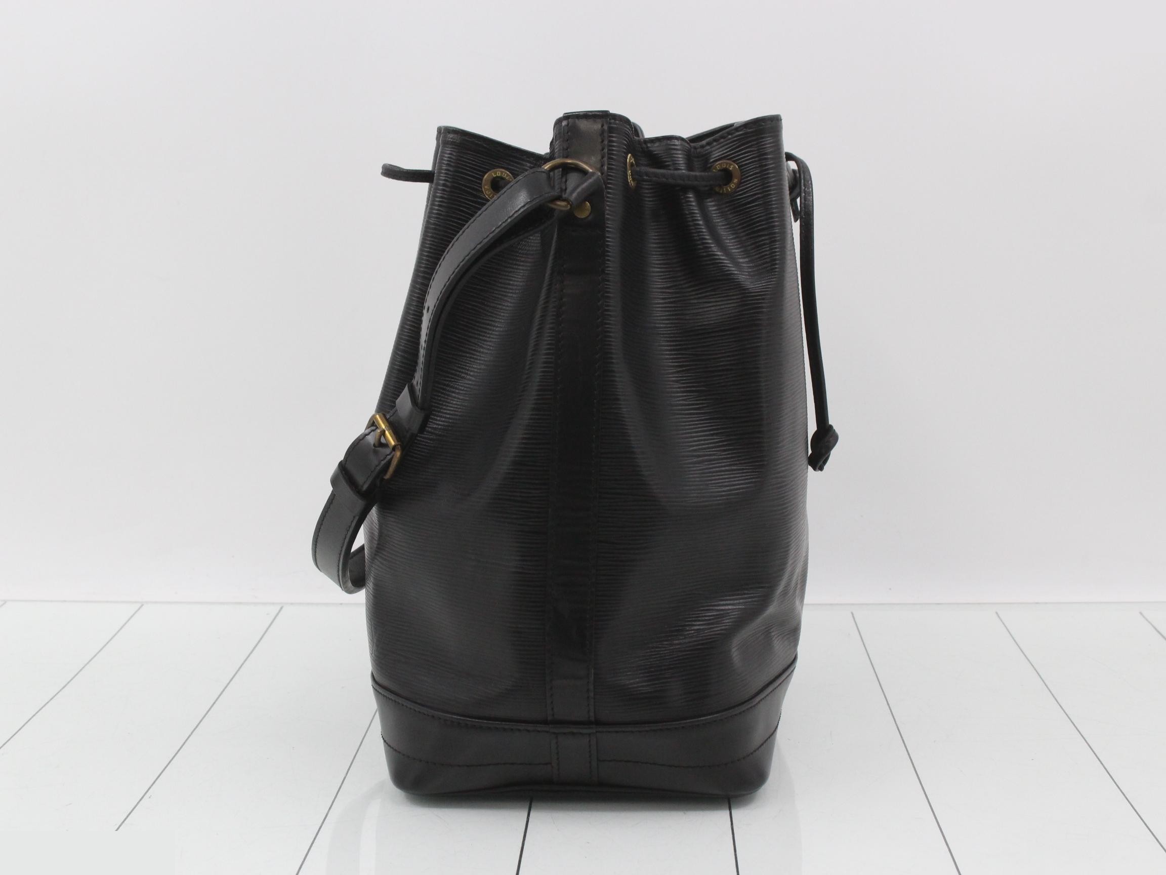 Epi Noé Noir Shoulder Bag — view 3
