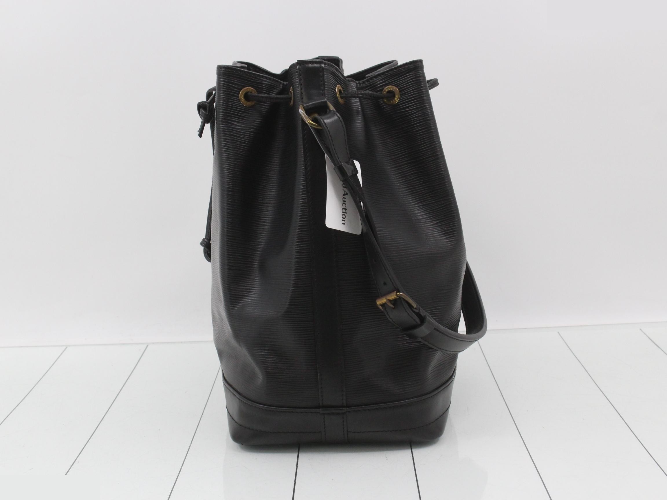 Epi Noé Noir Shoulder Bag — view 4