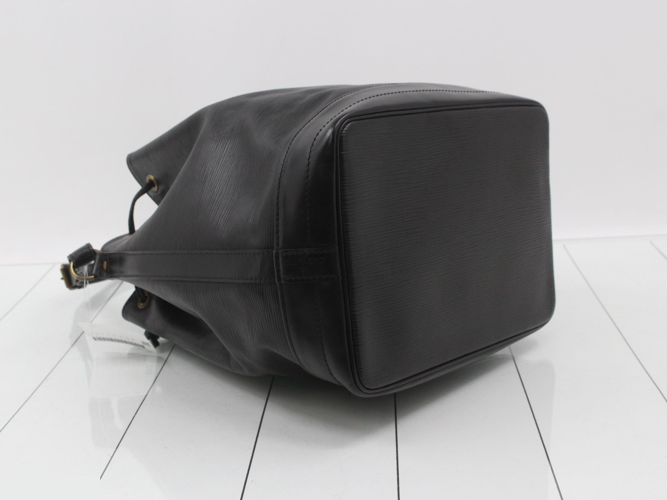 Epi Noé Noir Shoulder Bag — view 5
