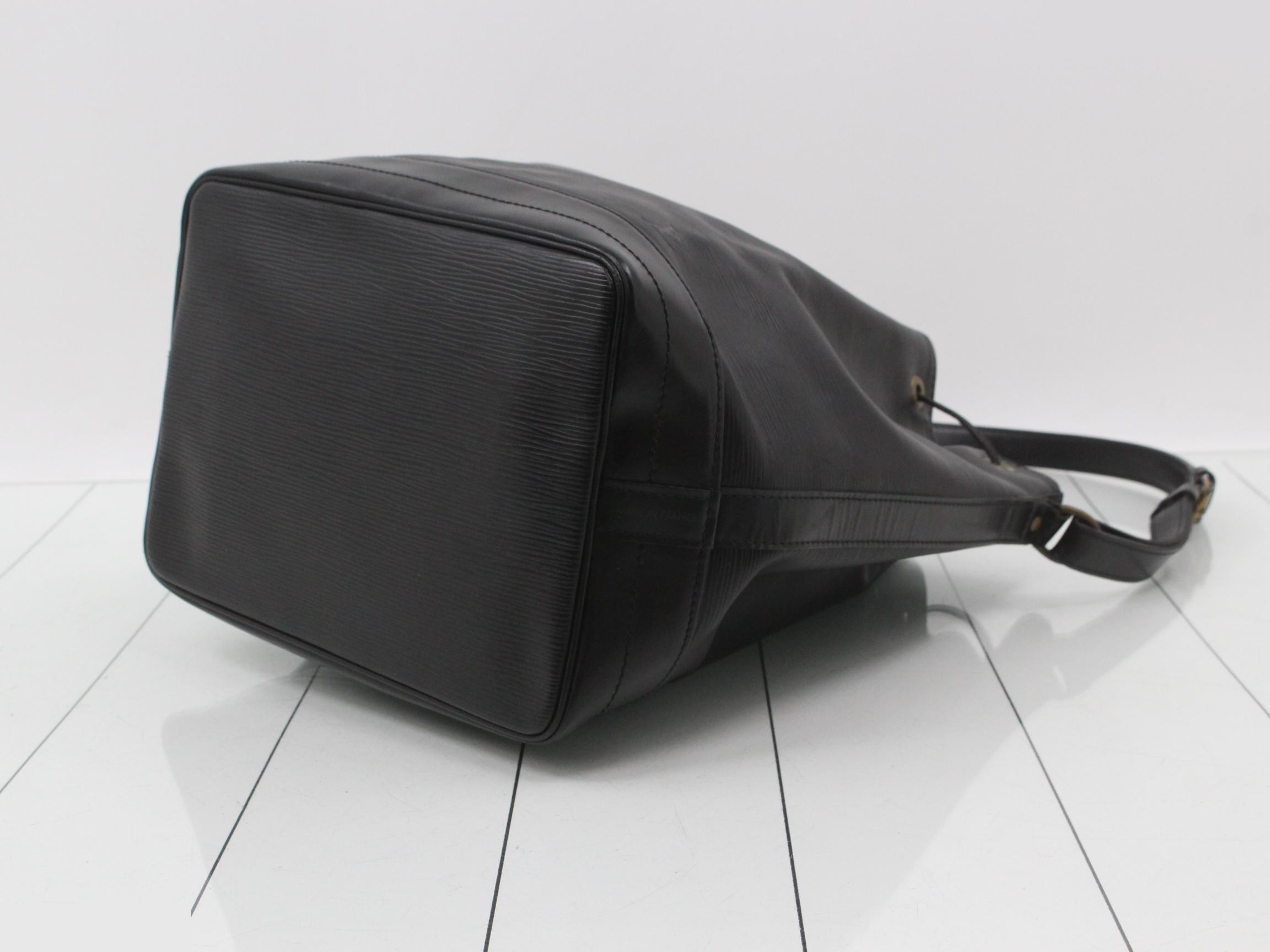 Epi Noé Noir Shoulder Bag — view 6