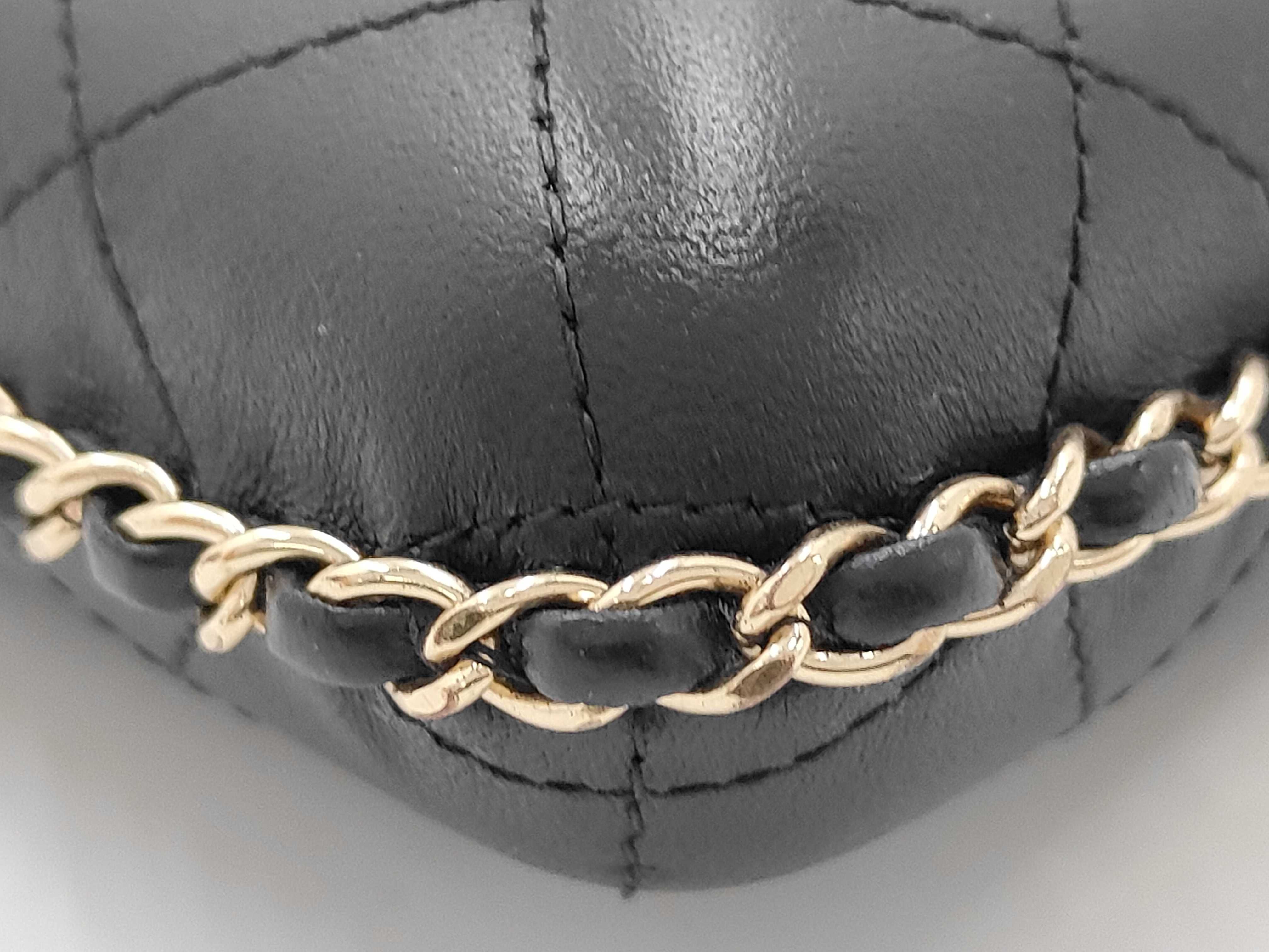 Matelasse Chain Shoulder Black Shoulder Bag — view 4