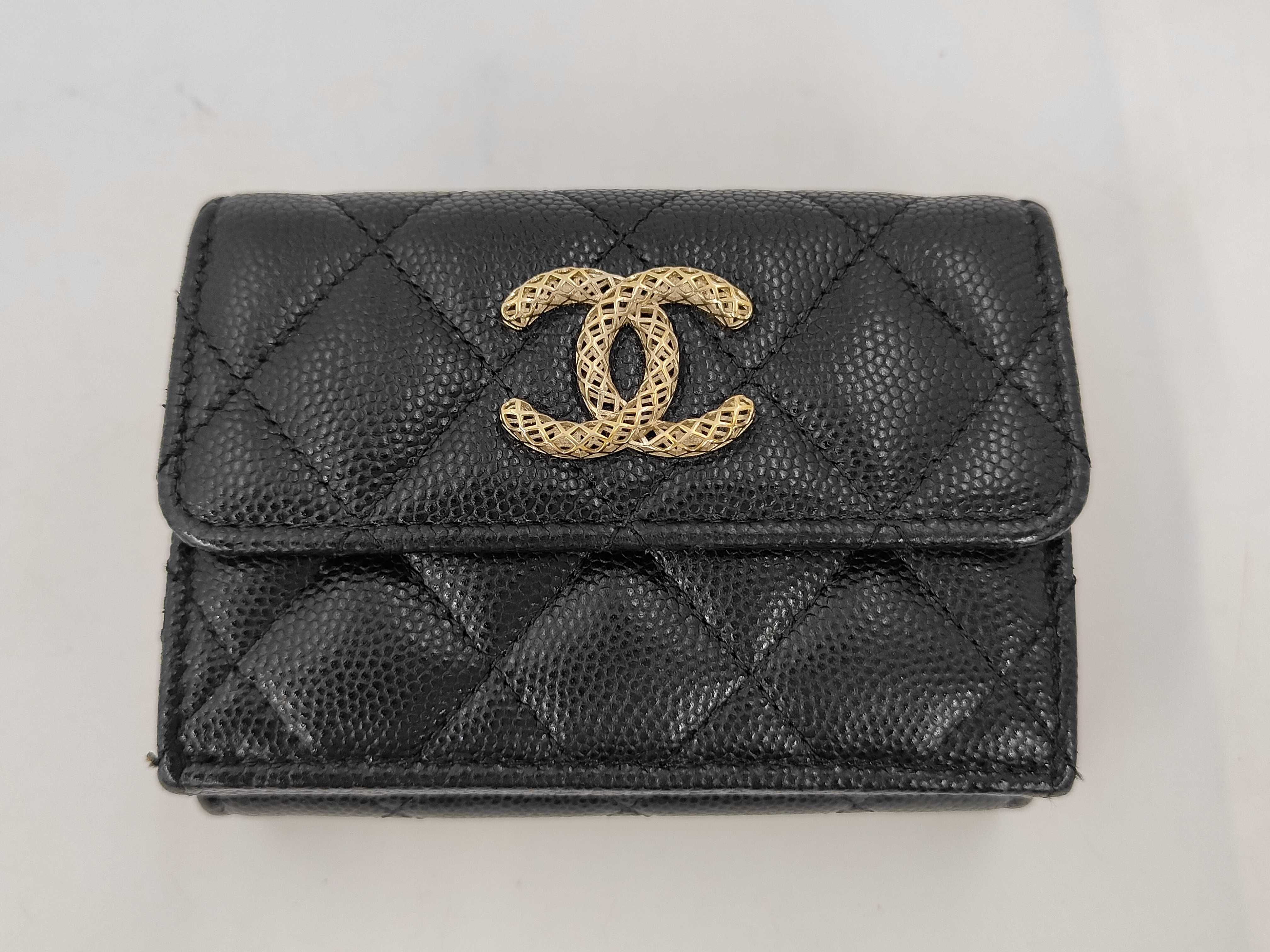 Matelassé Tri-fold Wallet, Caviar Leather, Black, Random Pattern