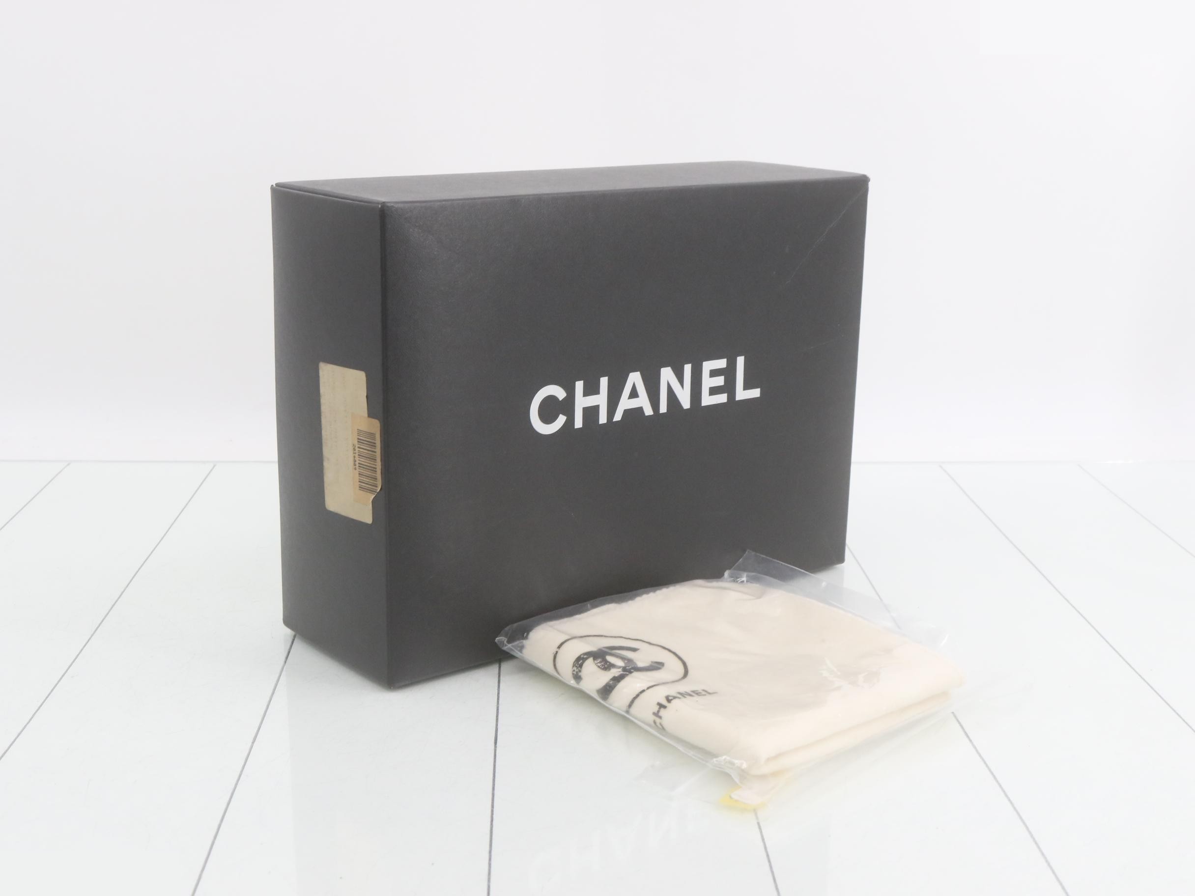 Matelassé Chain Shoulder Bag — view 7