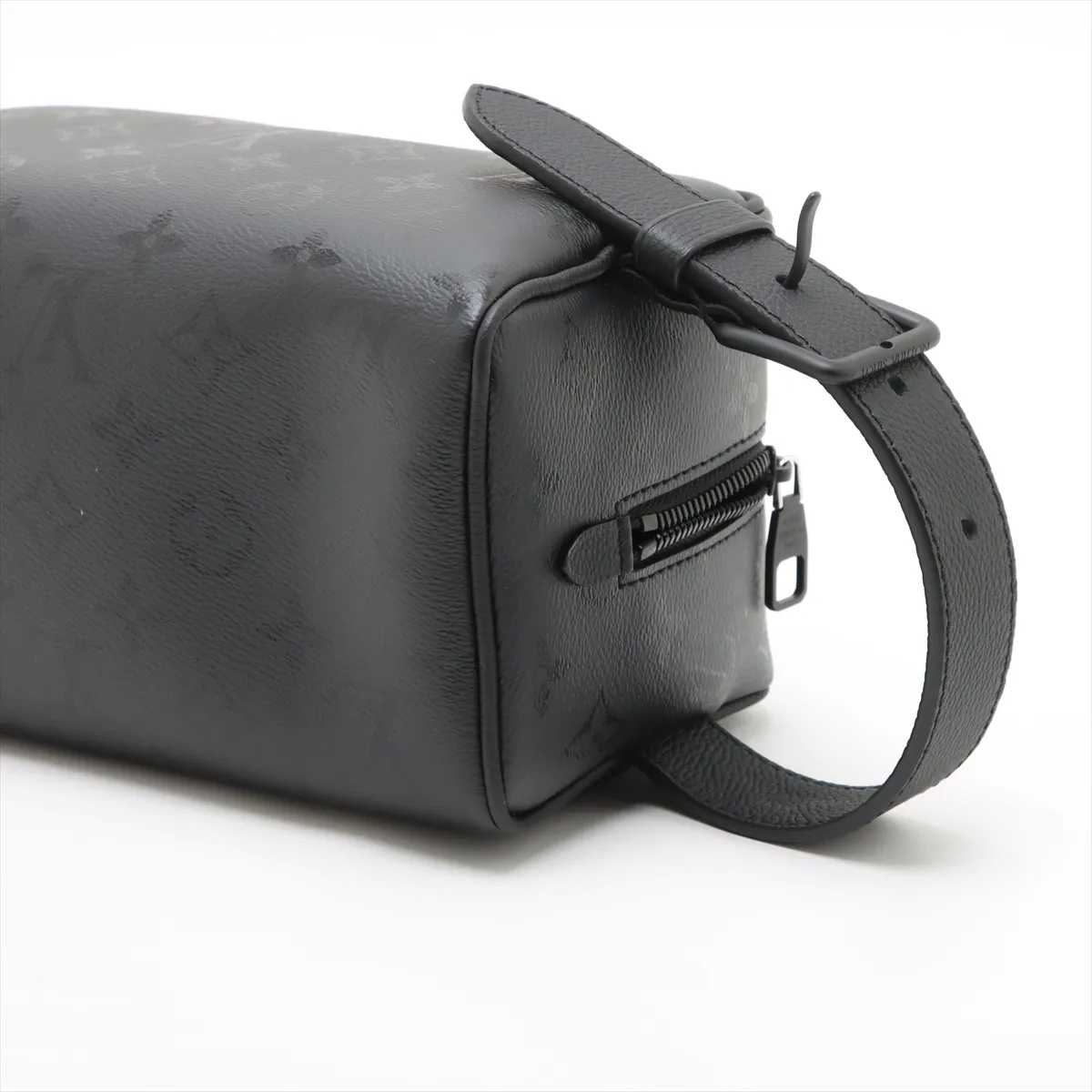Monogram Midnight Rocker Dop Kit M26810 Black RFID Reactive — view 3