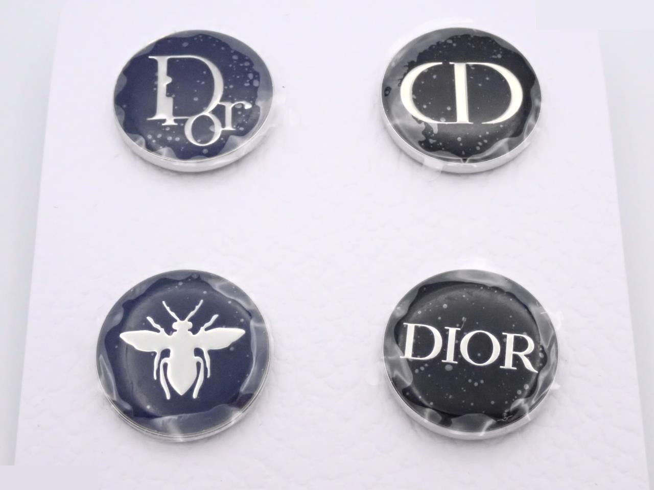 Set of 4 pin brooches — view 2