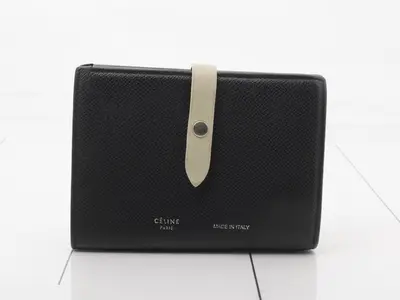 Strap wallet
