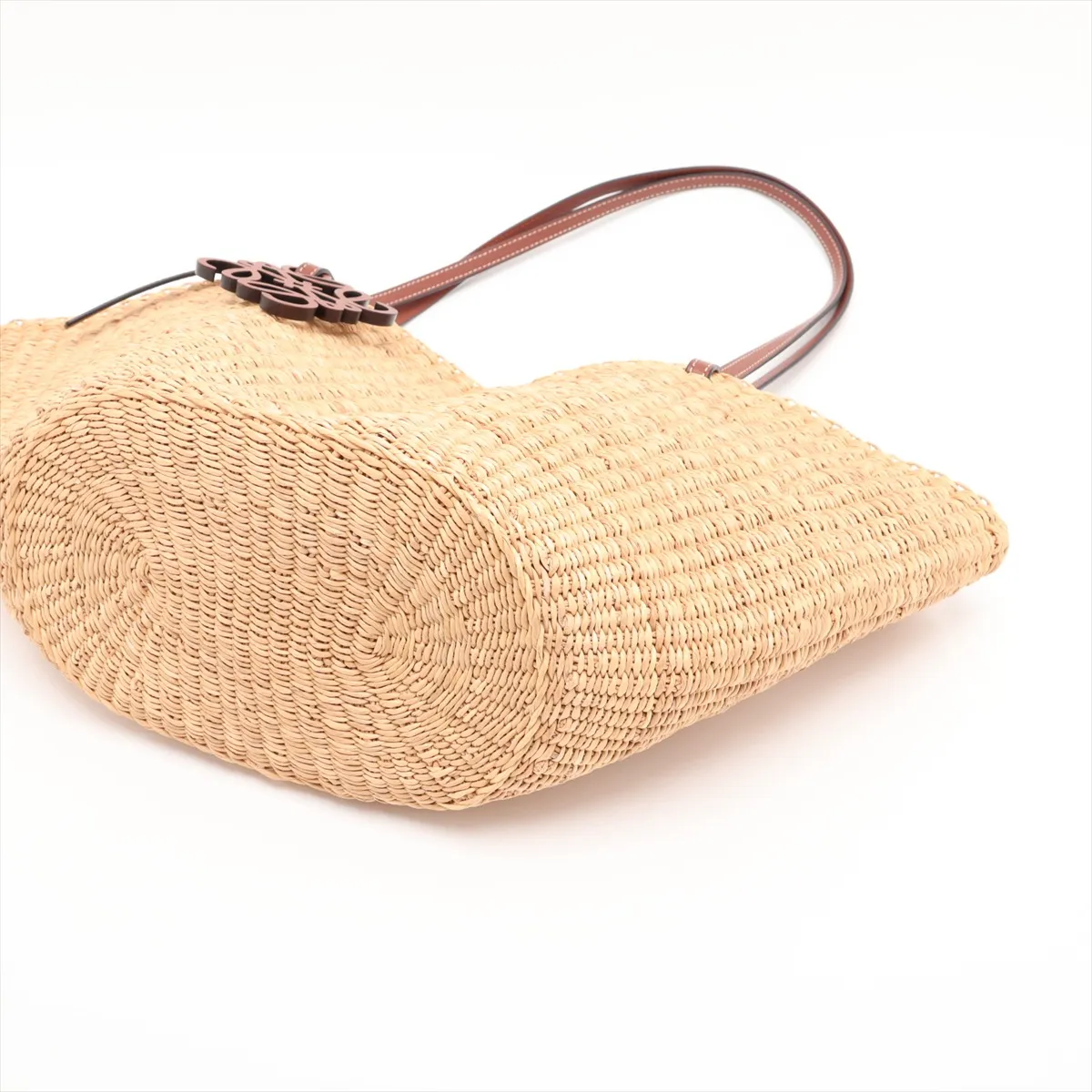 Anagram Small Shell Basket Raffia x Leather Basket Bag Beige — view 3