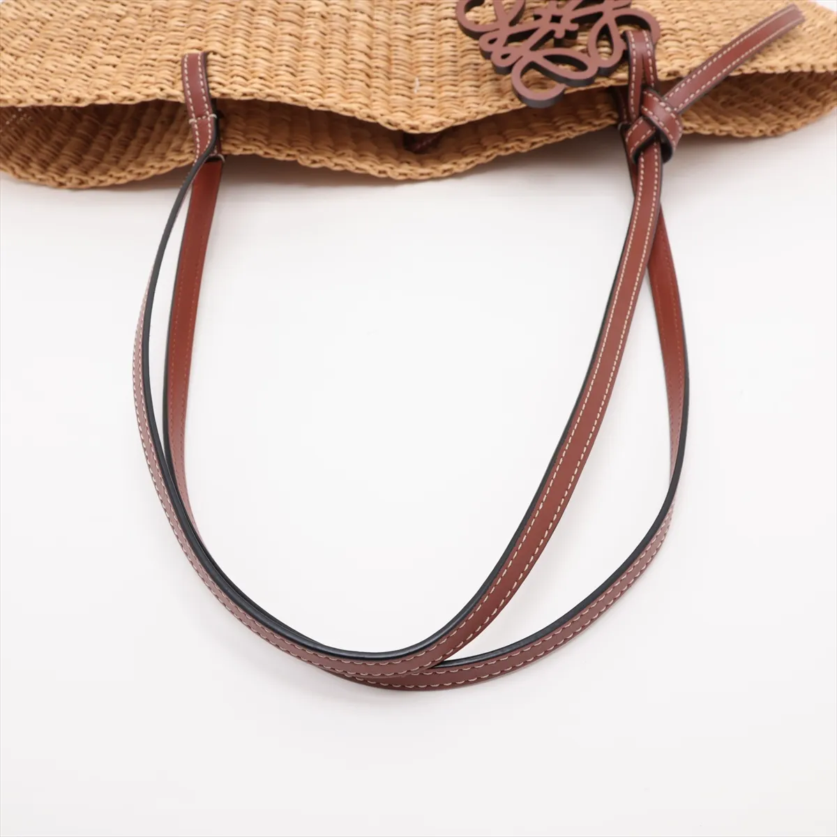 Anagram Small Shell Basket Raffia x Leather Basket Bag Beige — view 5