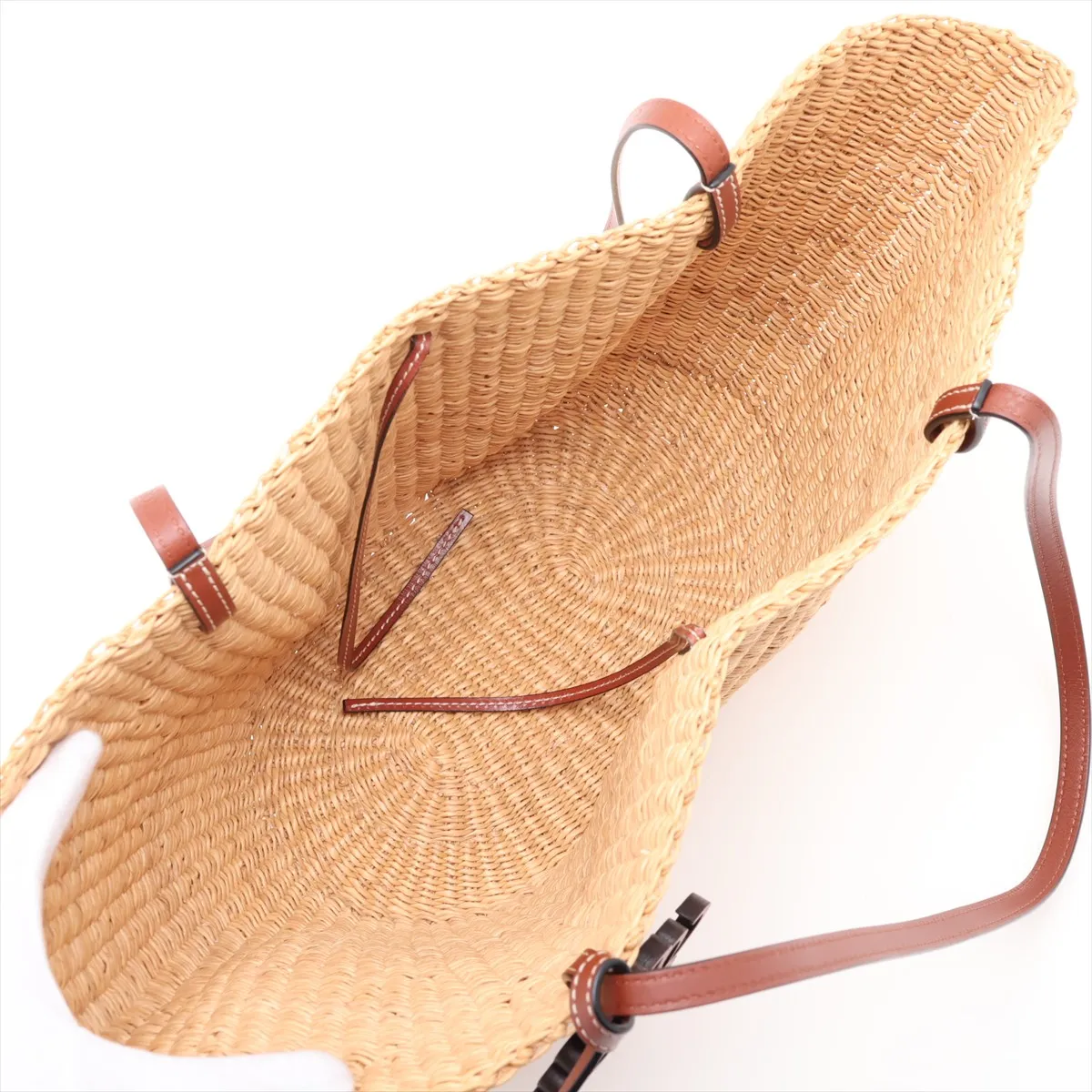 Anagram Small Shell Basket Raffia x Leather Basket Bag Beige — view 7