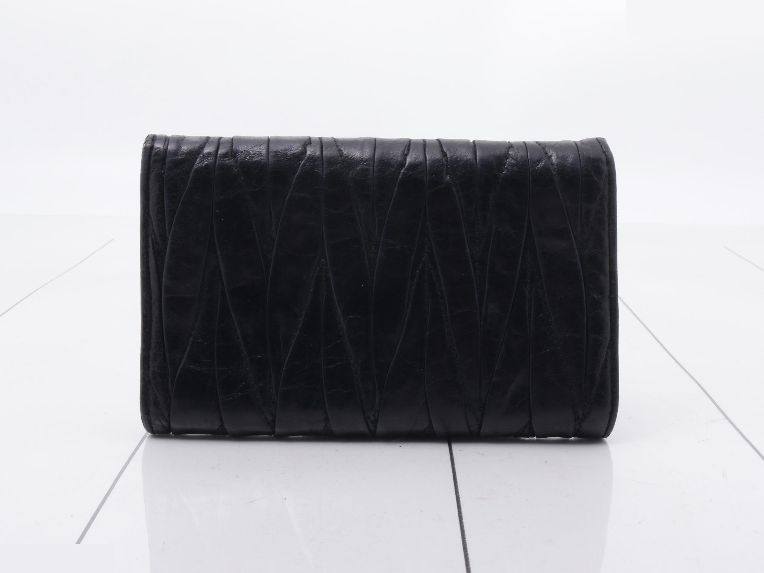 Matelassé leather trifold wallet, black. — view 2