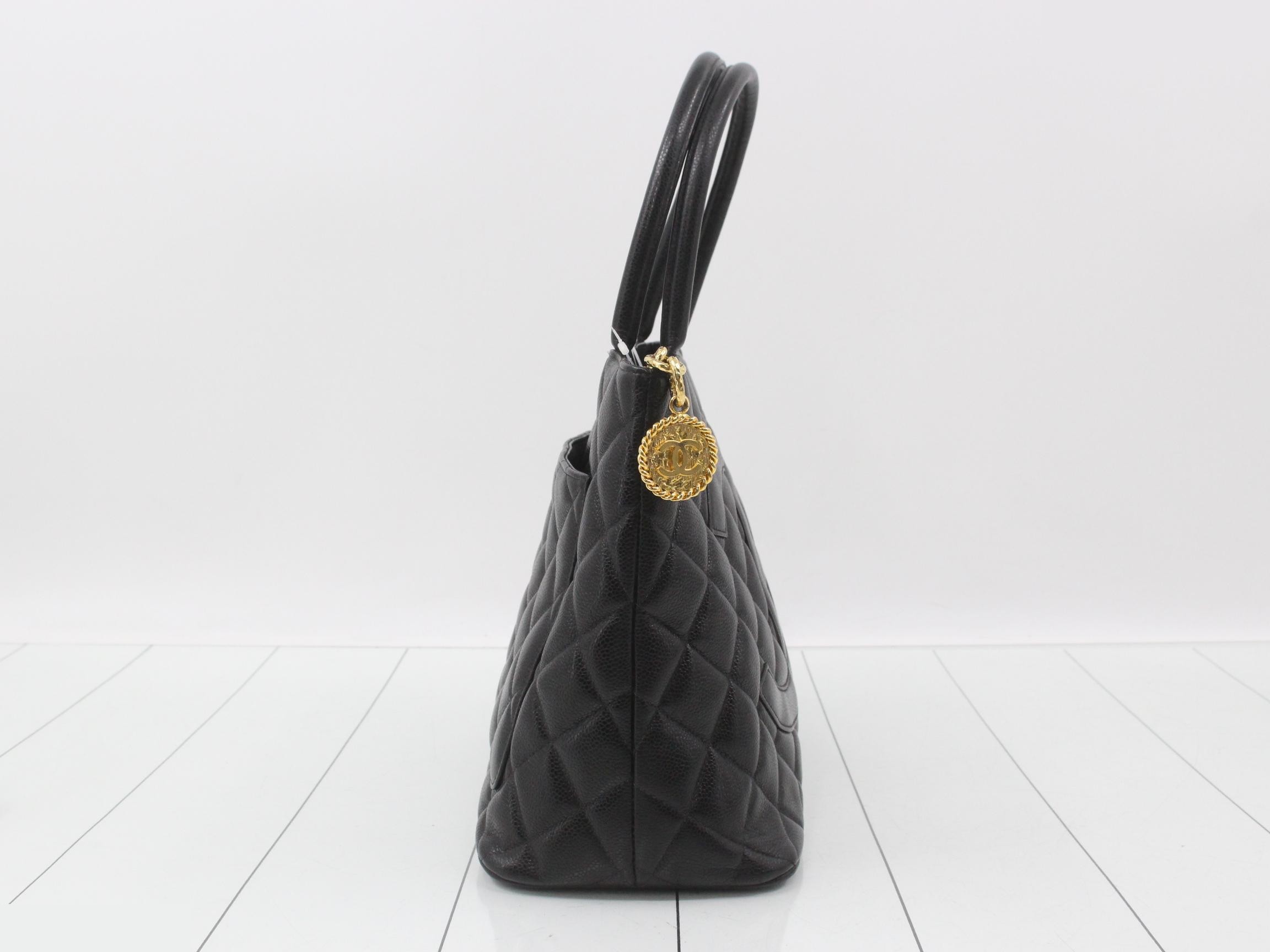 Caviar leather handbag, black — view 4