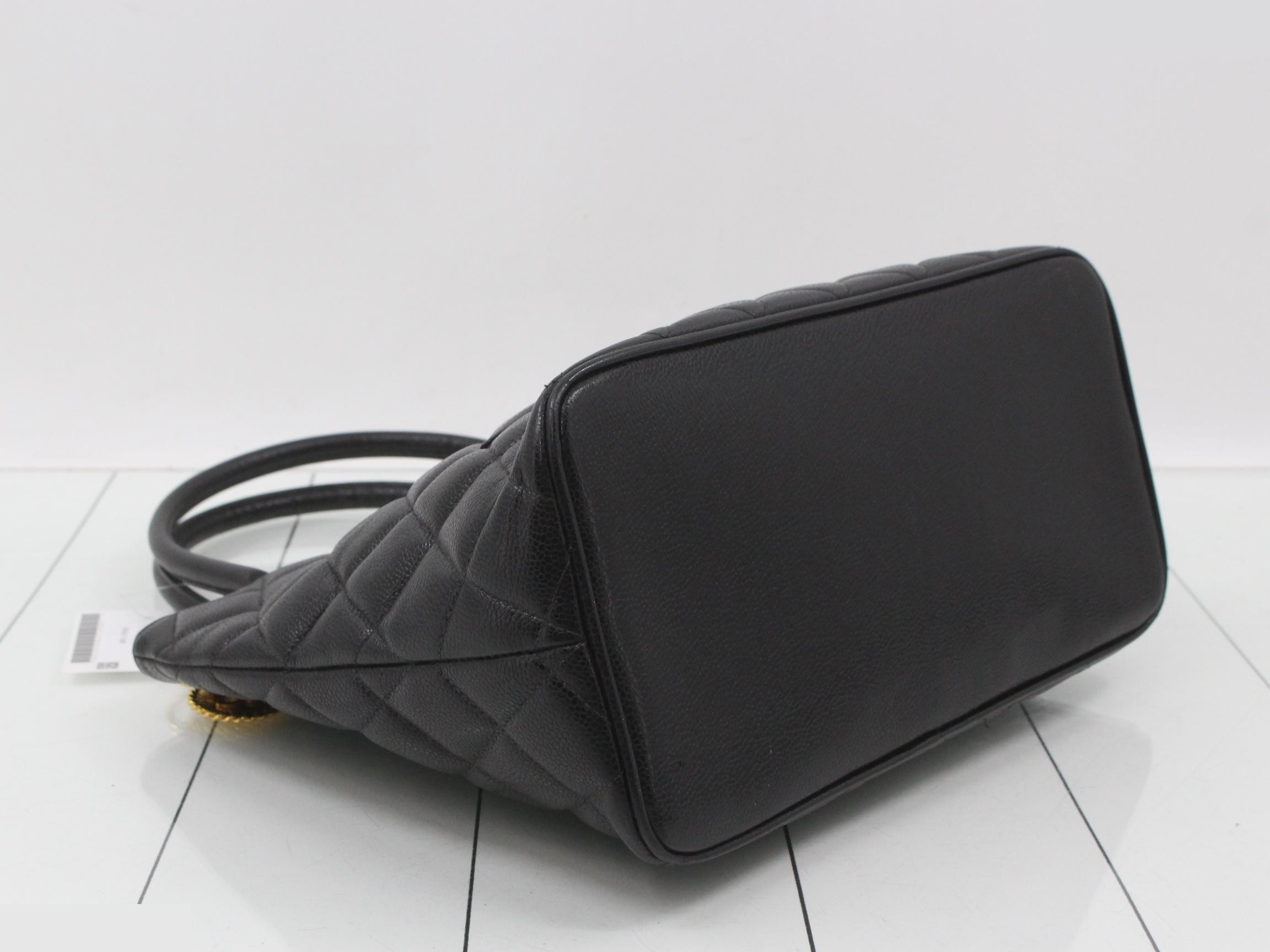 Caviar leather handbag, black — view 5