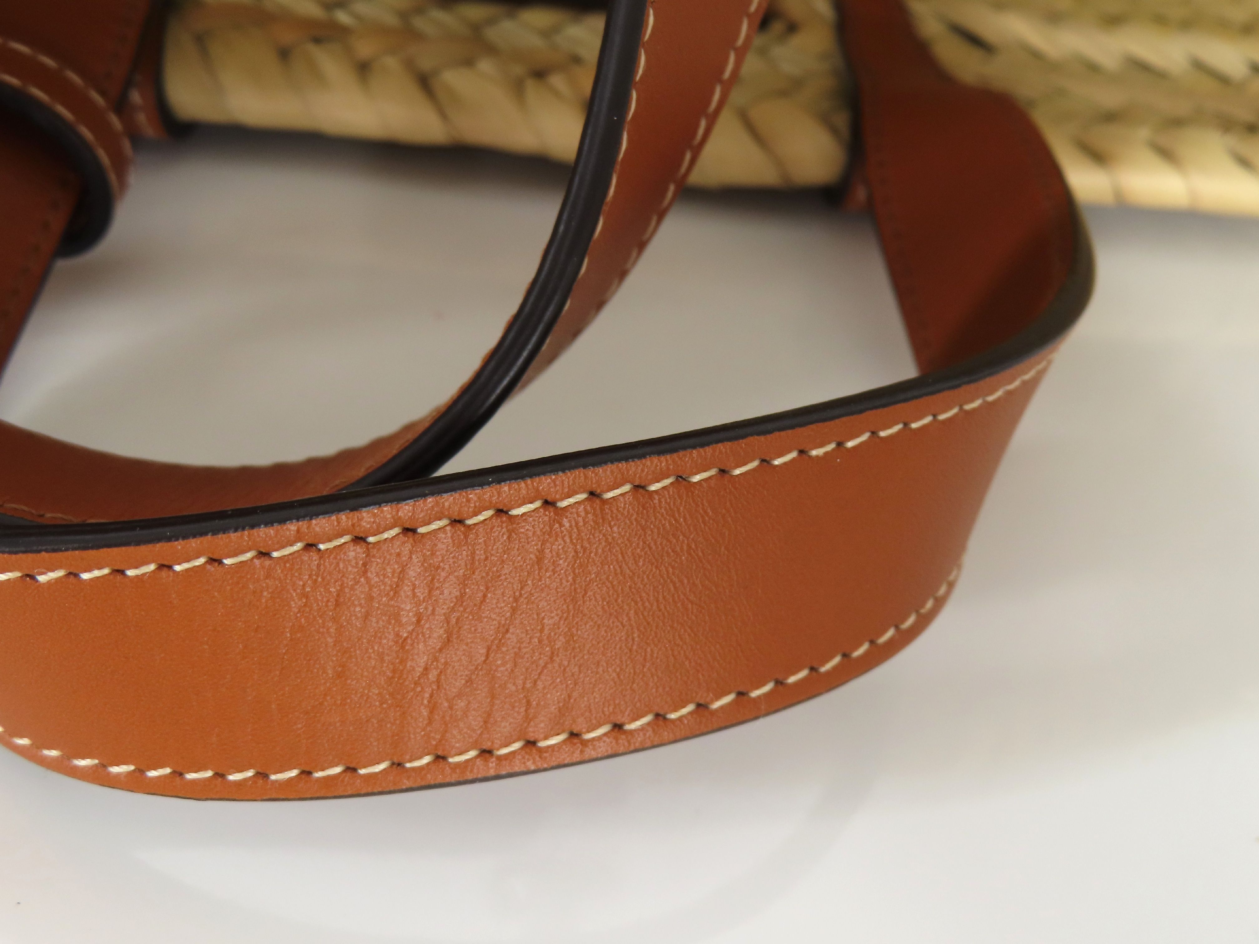 Triomphe Panier Raffia x Leather Basket Bag Brown Handbag — view 4