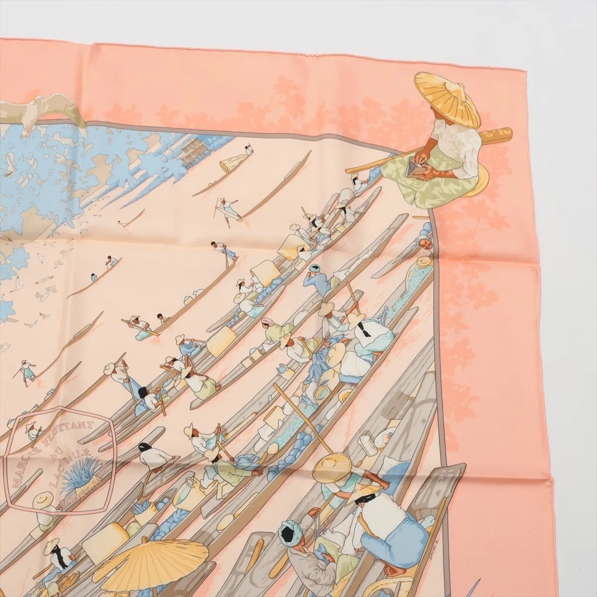 Carre 90 MARCHE FLOTTANT DU LAC INLE Lake Floating Market Scarf Silk Pink — view 3