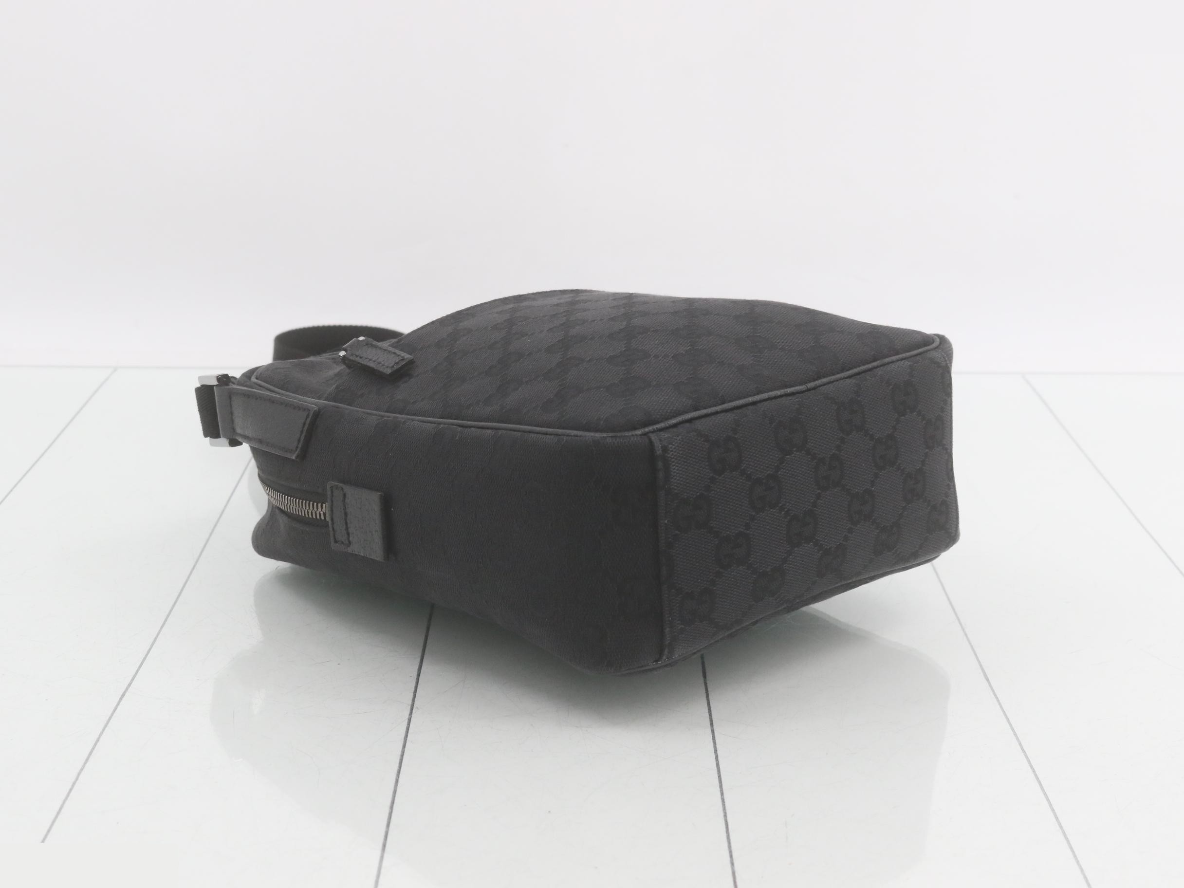 GG Canvas Shoulder Bag - Black — view 5