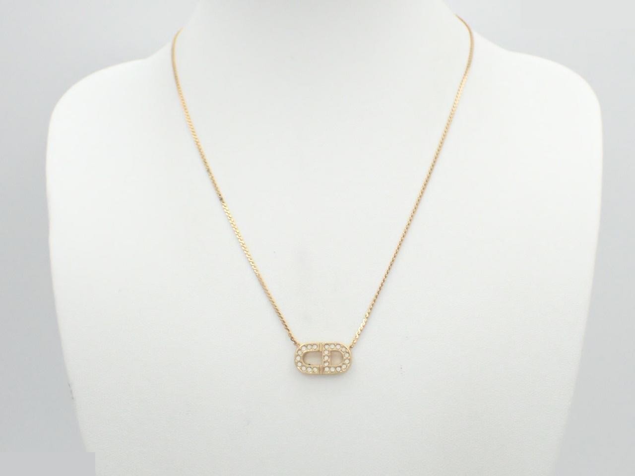 Other line: Precious metals, necklaces, pendants, neck circumference approximately 44 cm. — view 3