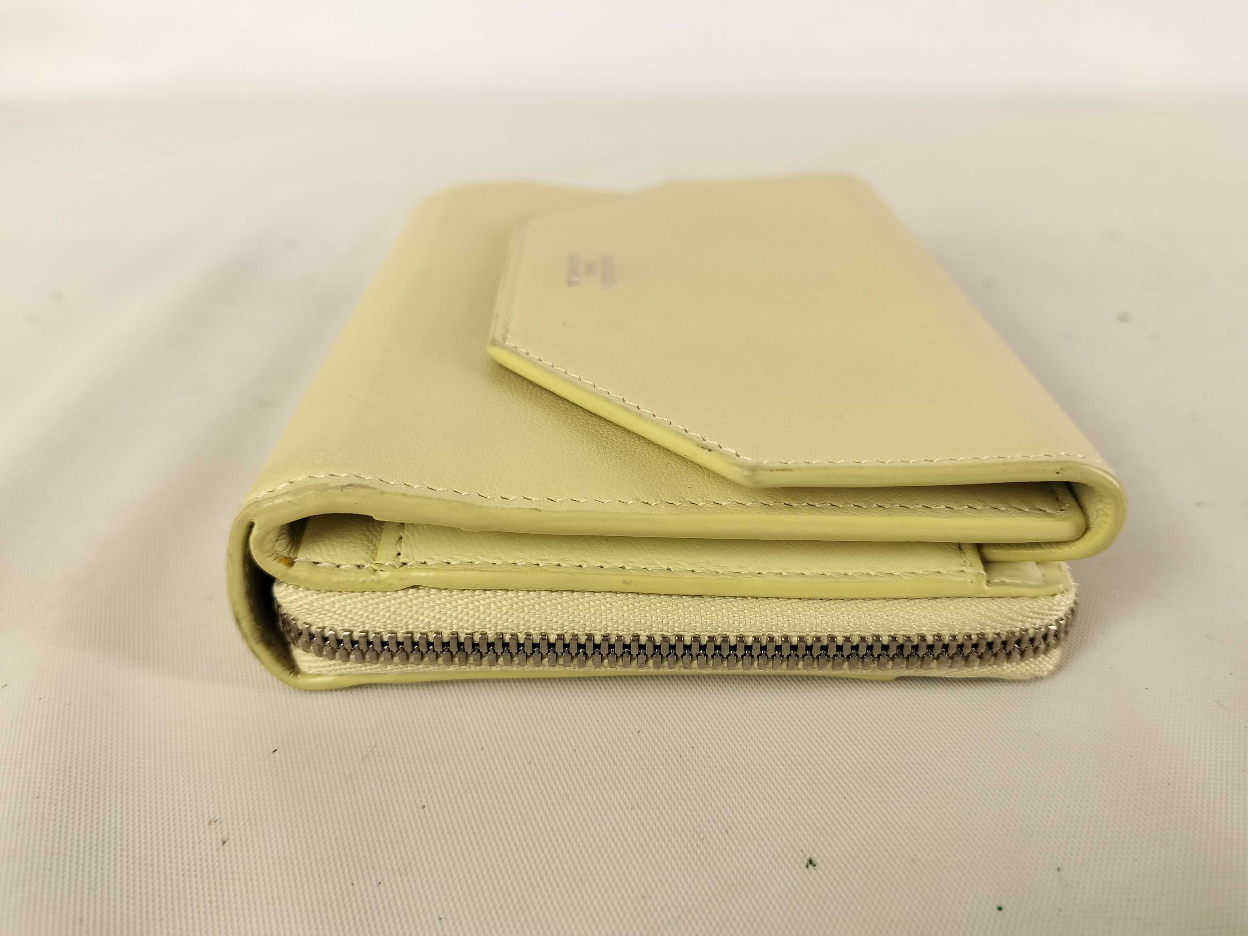 Envelope 753762 Trifold Wallet Yellow Wallet — view 3
