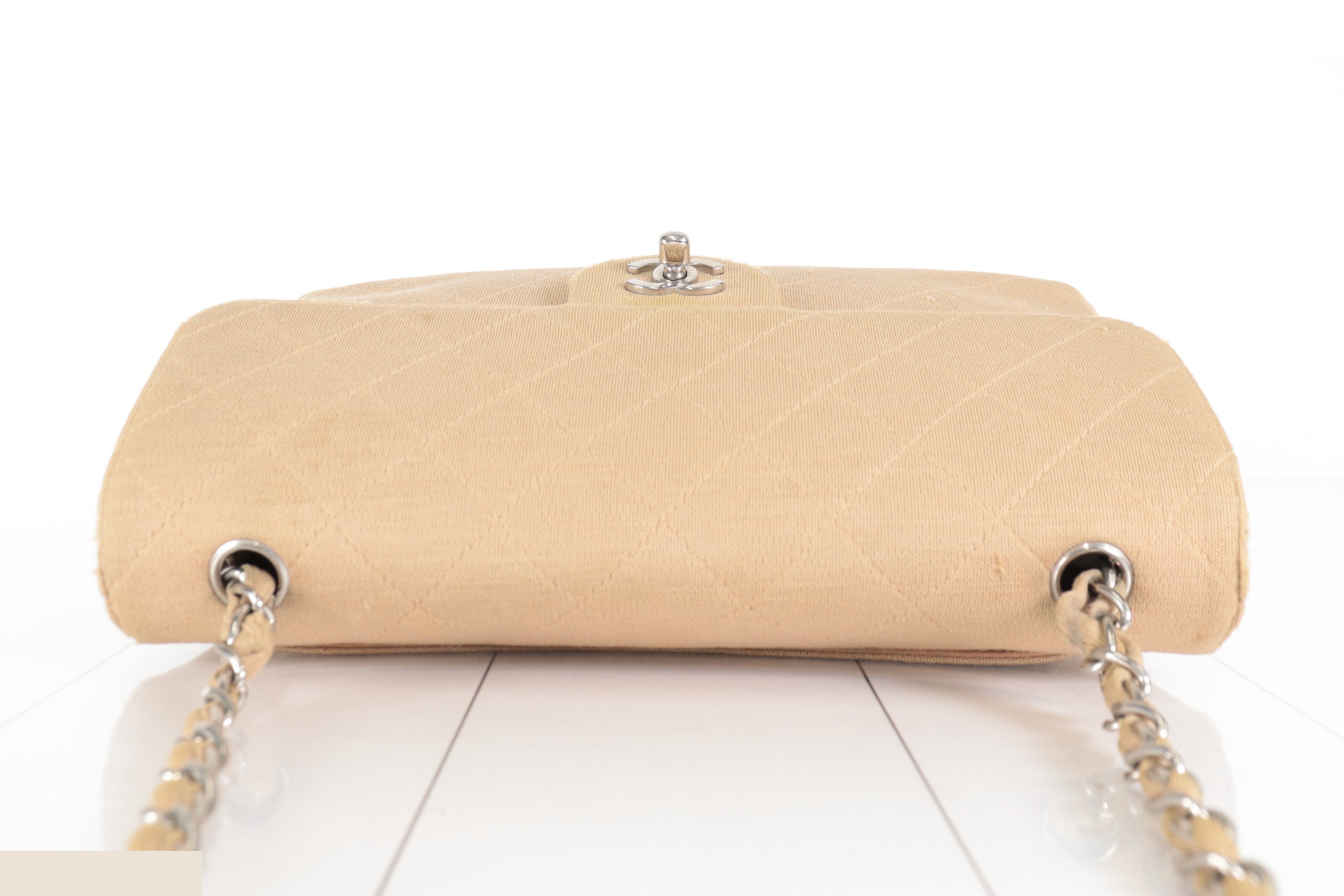 Turnlock cotton chain shoulder bag, beige, silver hardware. — view 5