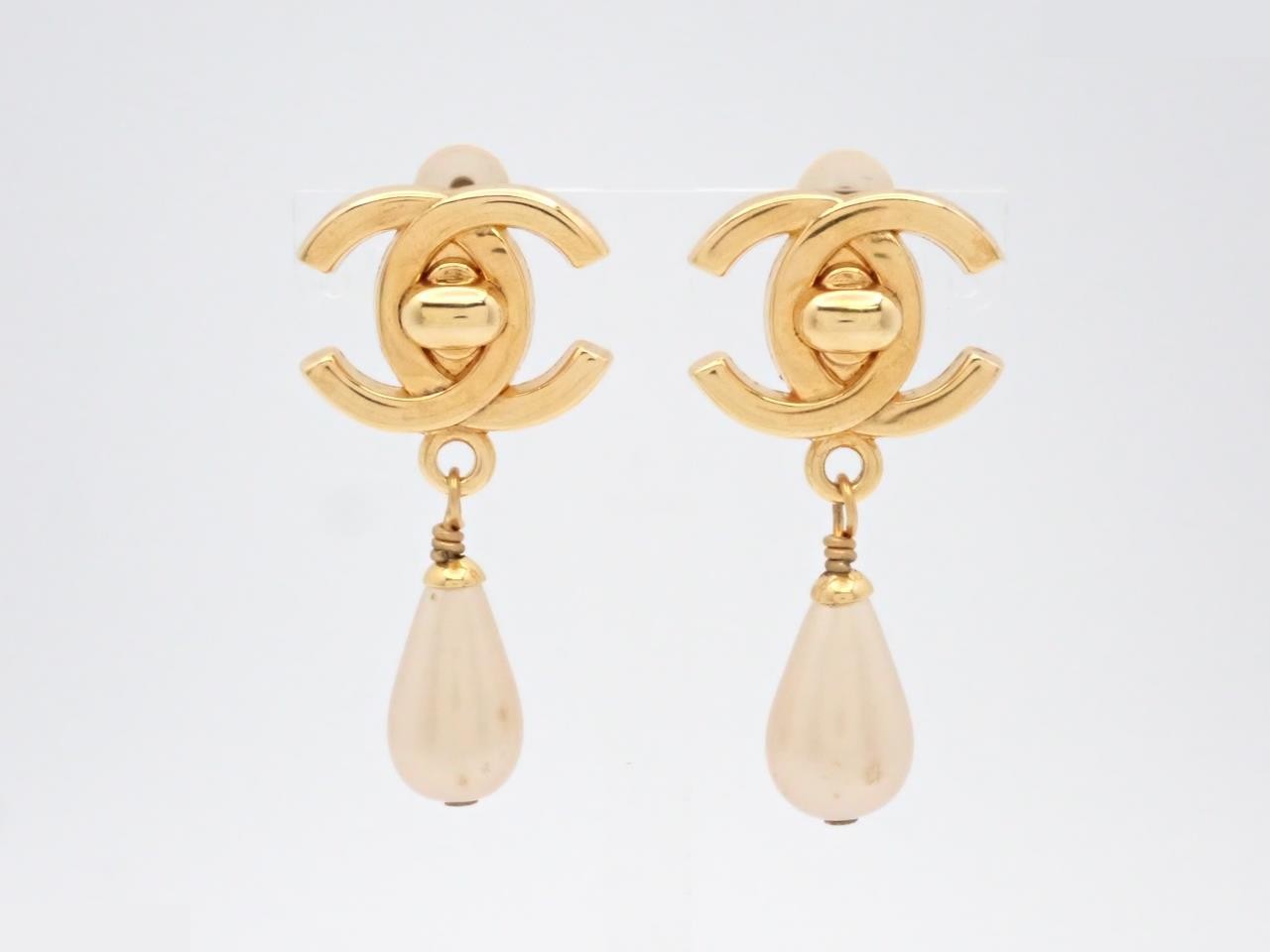 Coco mark gold earrings
