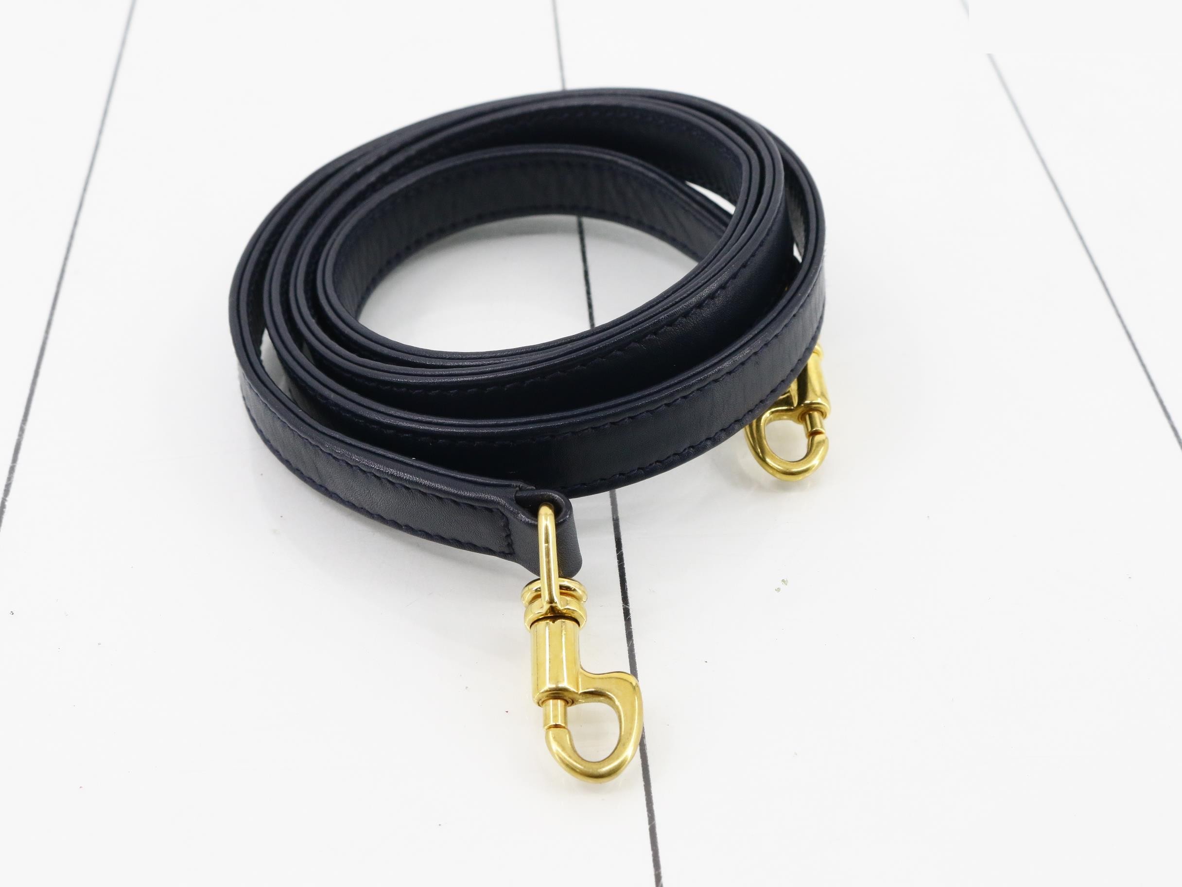 Bamboo Turnlock Leather Hand — view 7