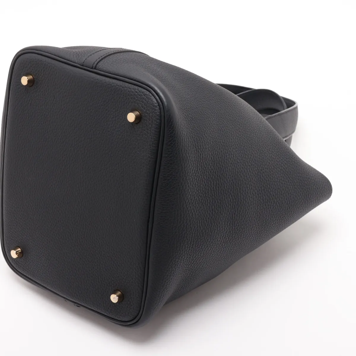 Picotin Lock 22 MM Taurillon Clemence Black Gold Hardware K: 2025 — view 3