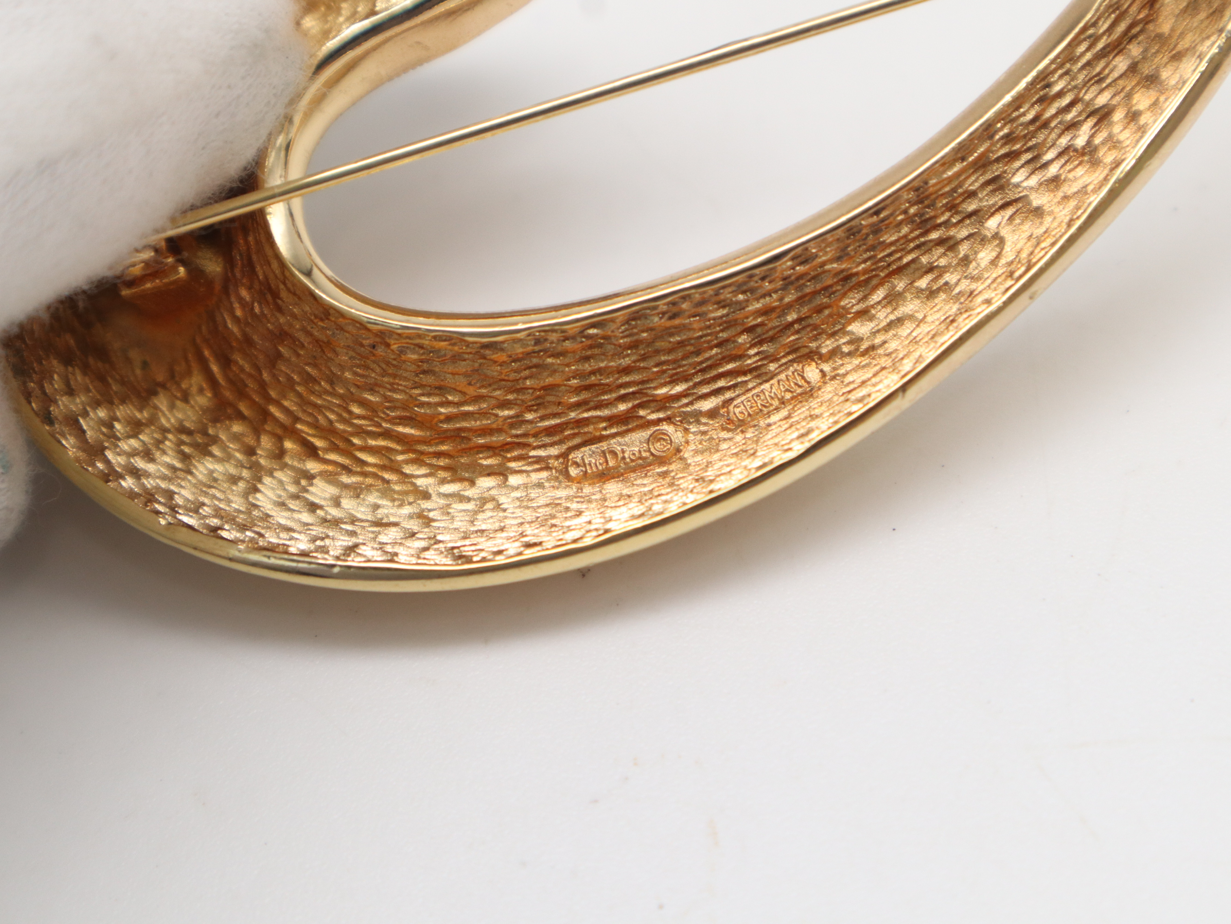 GP x Crystal Brooch Crescent Moon Brooch — view 5