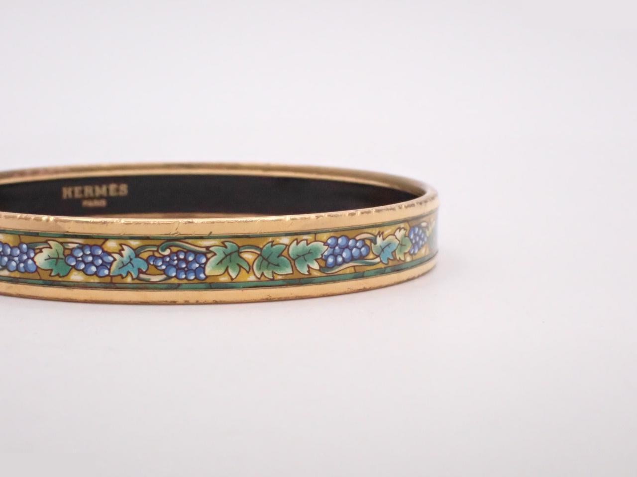 Enamel, wrist circumference approximately 21 cm — view 3