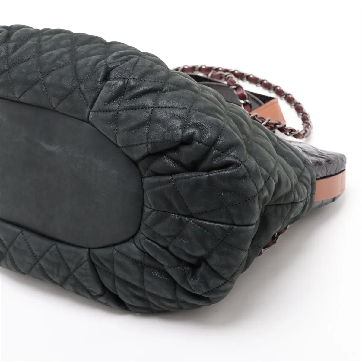 Matelassé Leather 2-Way Handbag, Black with Gunmetal Hardware, Item Number 15144649 (Serial Number 15) — view 3