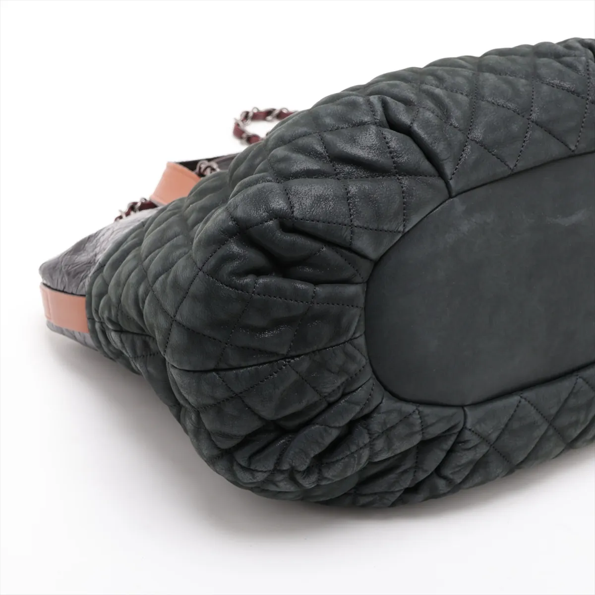 Matelassé Leather 2-Way Handbag, Black with Gunmetal Hardware, Item Number 15144649 (Serial Number 15) — view 4
