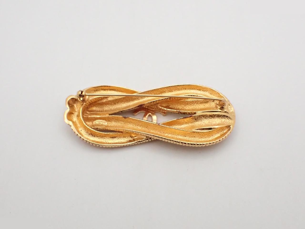 Brooch (with comment) — view 2
