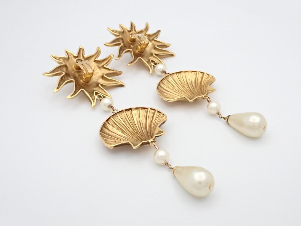 Vintage Classic (Precious Metal) Earrings — view 2