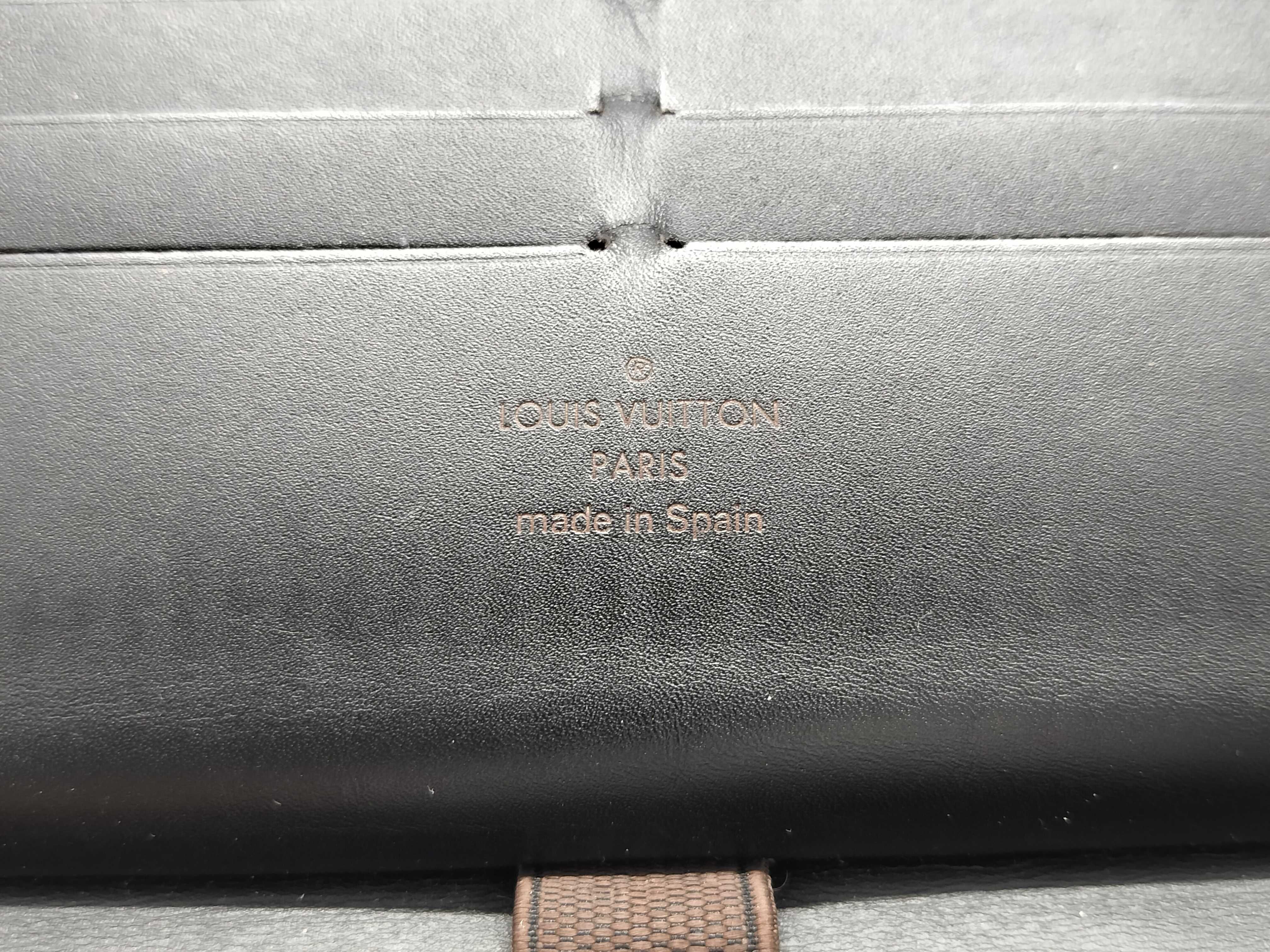 Utah Round Zip Wallet — view 15