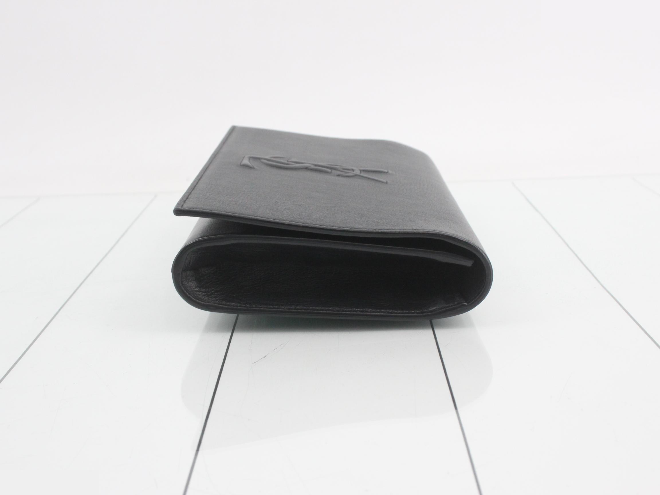 logo clutch bag, leather, black — view 3