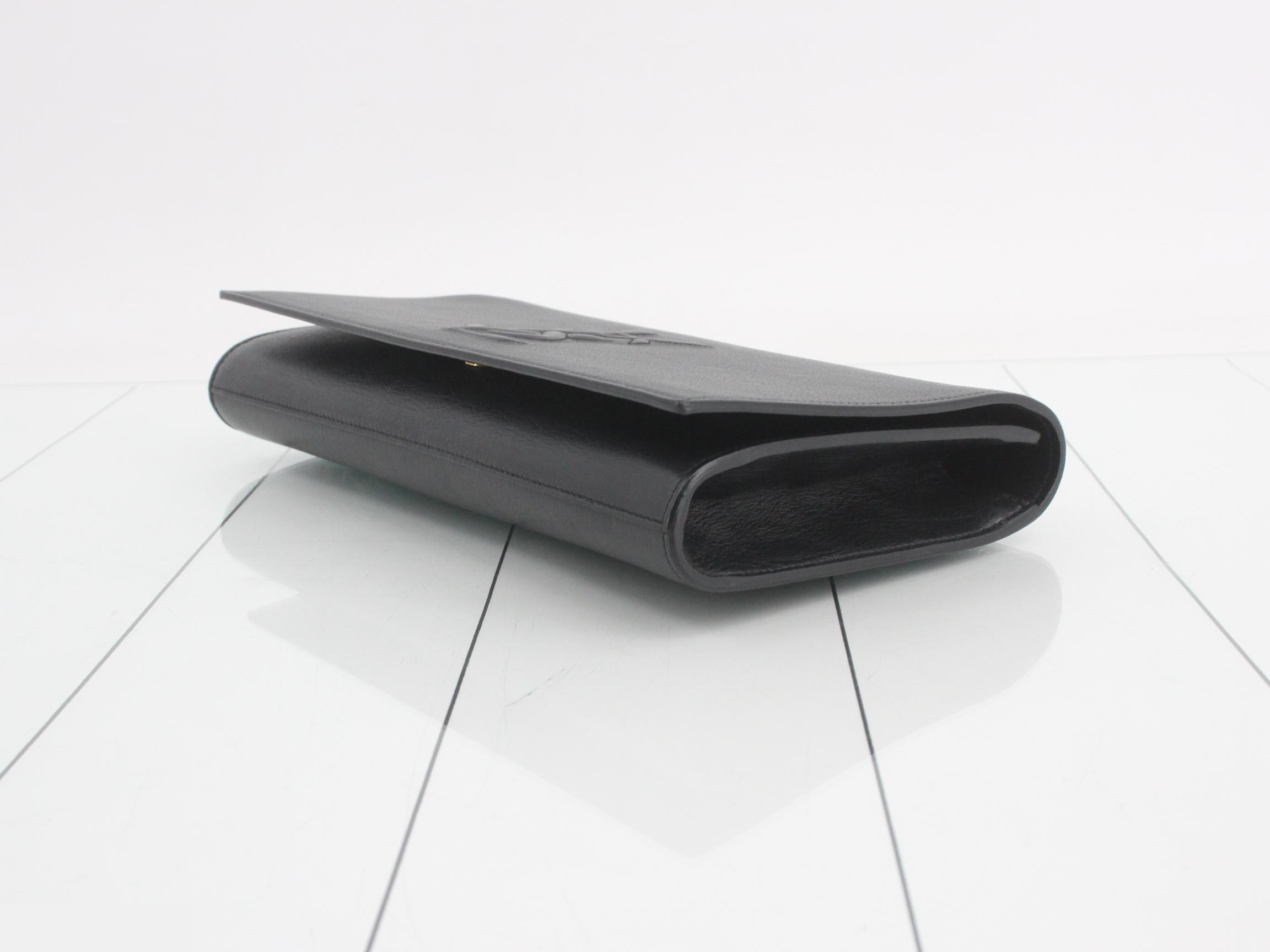 logo clutch bag, leather, black — view 6