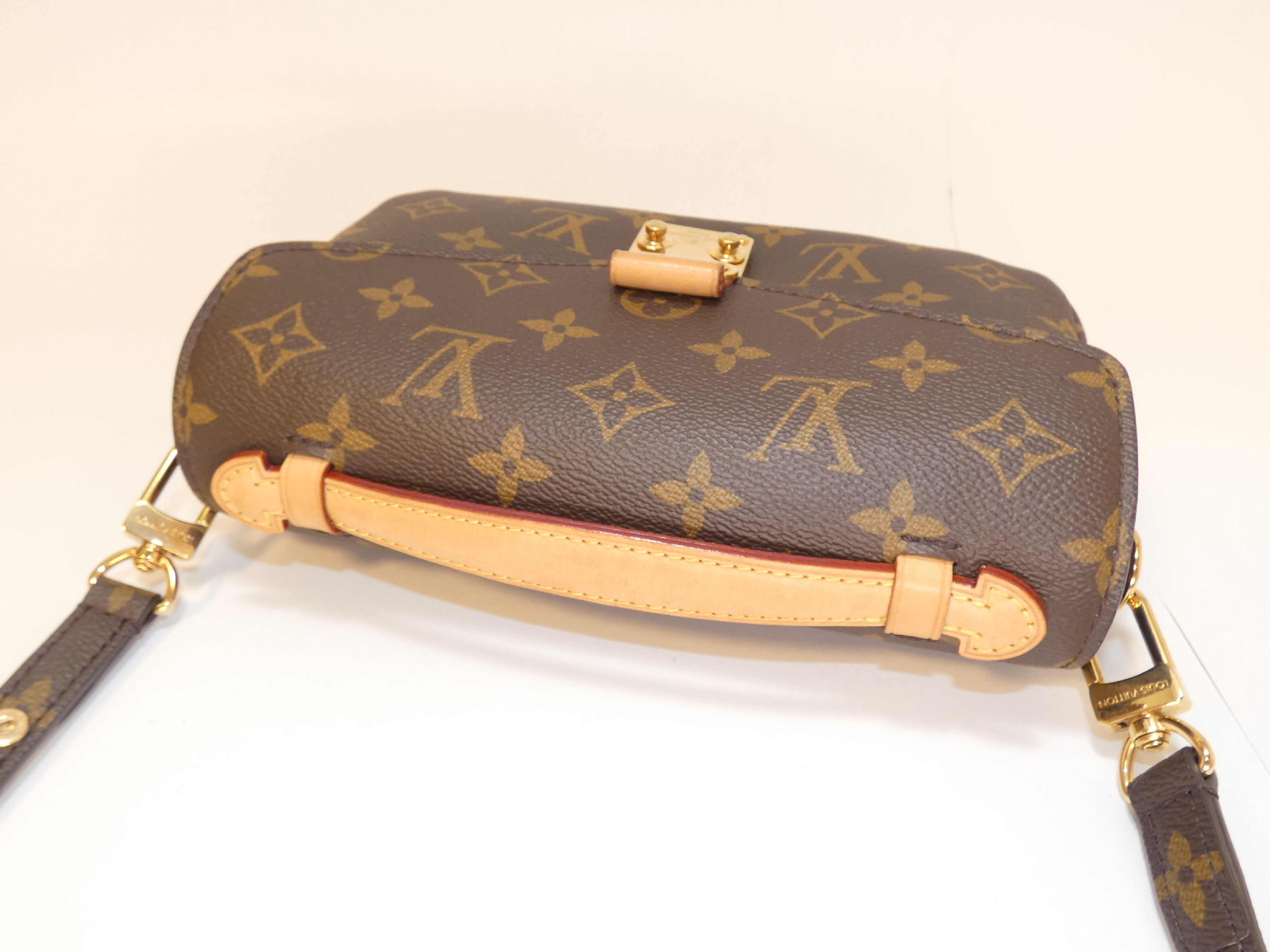 2-way Pochette Métis Monogram Hand Shoulder Bag — view 3