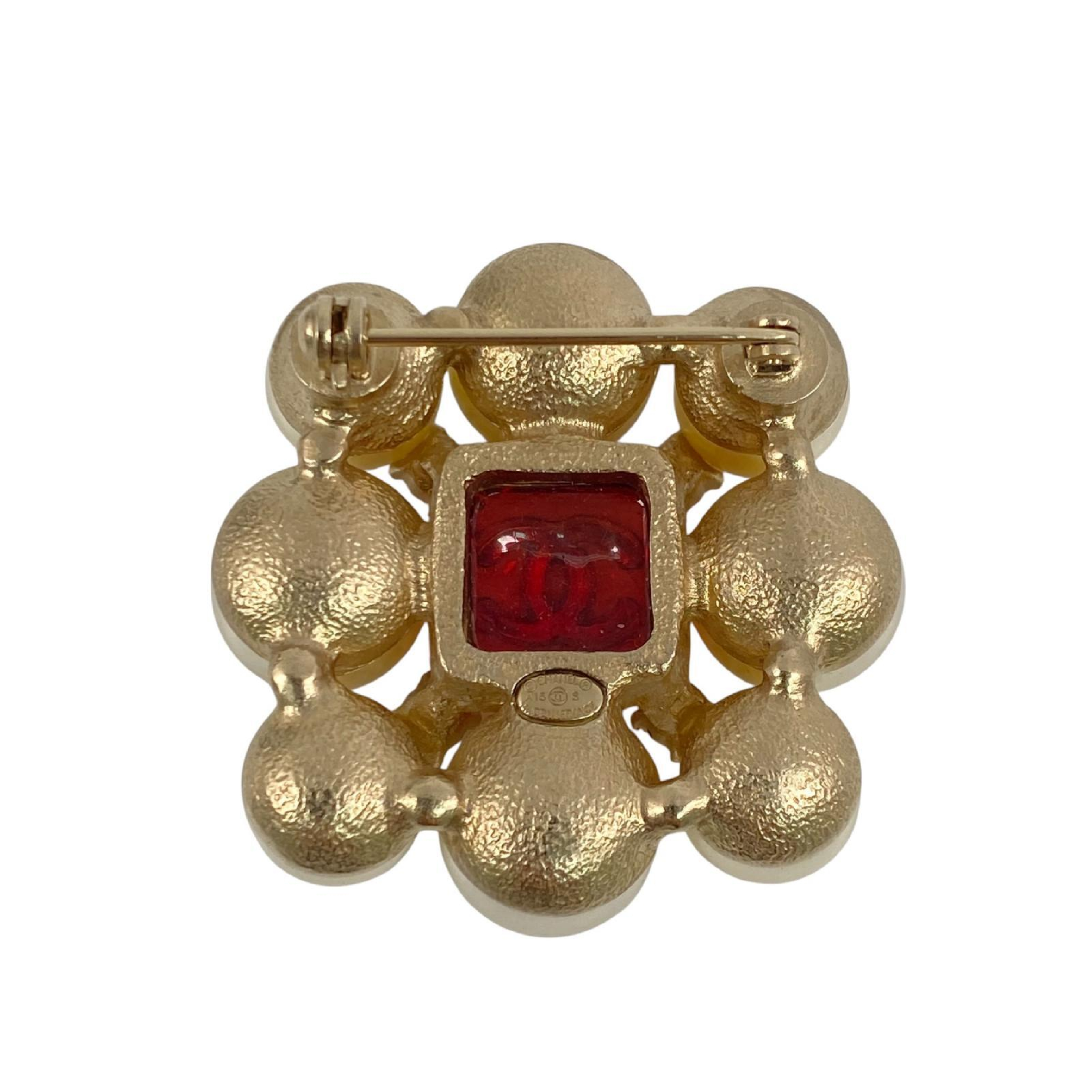 【*Shipped from: Hong Kong*】CHANEL Red Resin/Faux Pearl Coco Mark A15S Brooch — view 2
