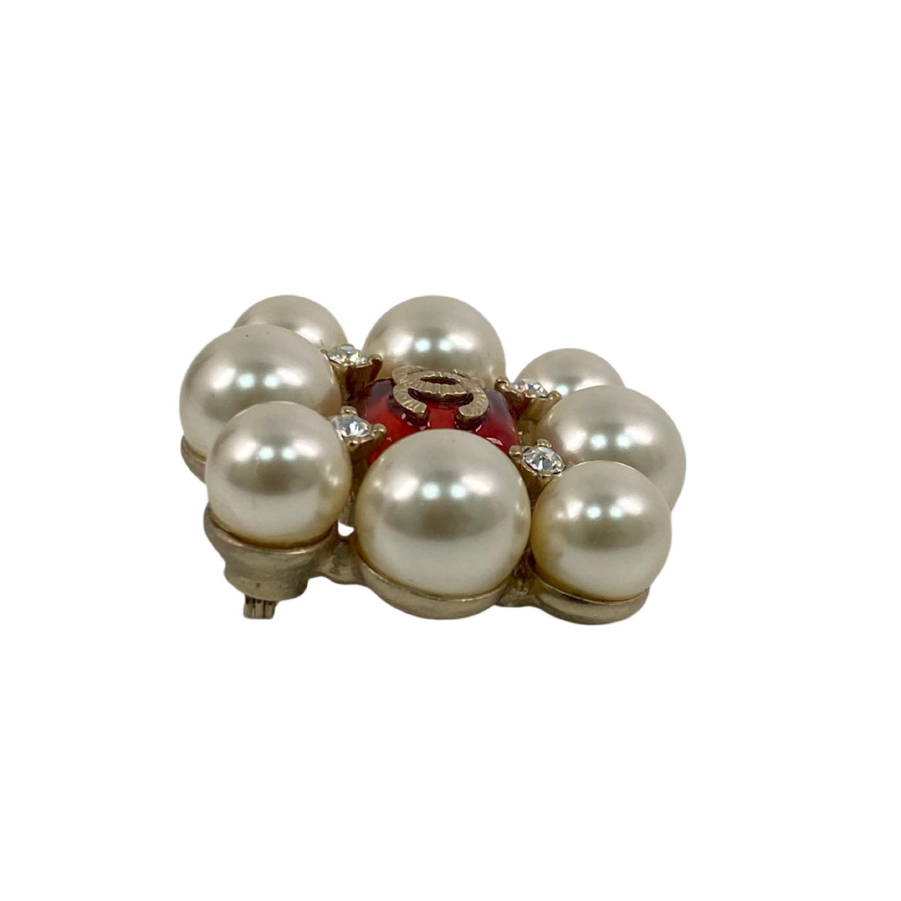【*Shipped from: Hong Kong*】CHANEL Red Resin/Faux Pearl Coco Mark A15S Brooch — view 3