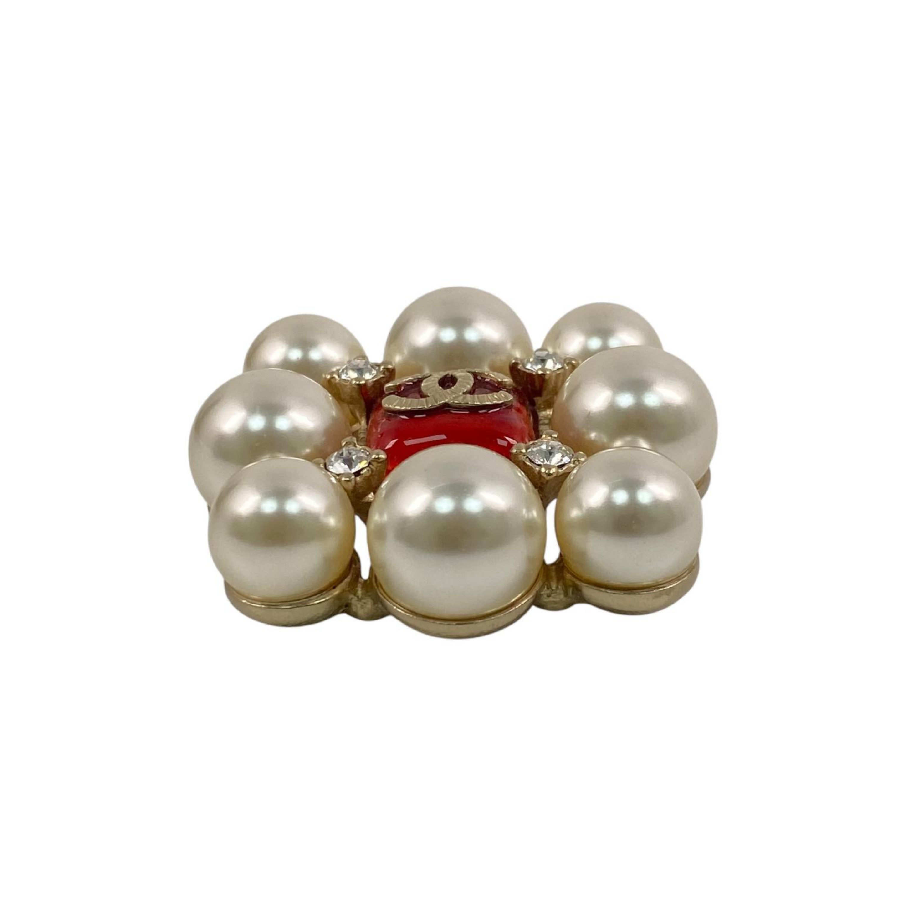 【*Shipped from: Hong Kong*】CHANEL Red Resin/Faux Pearl Coco Mark A15S Brooch — view 6