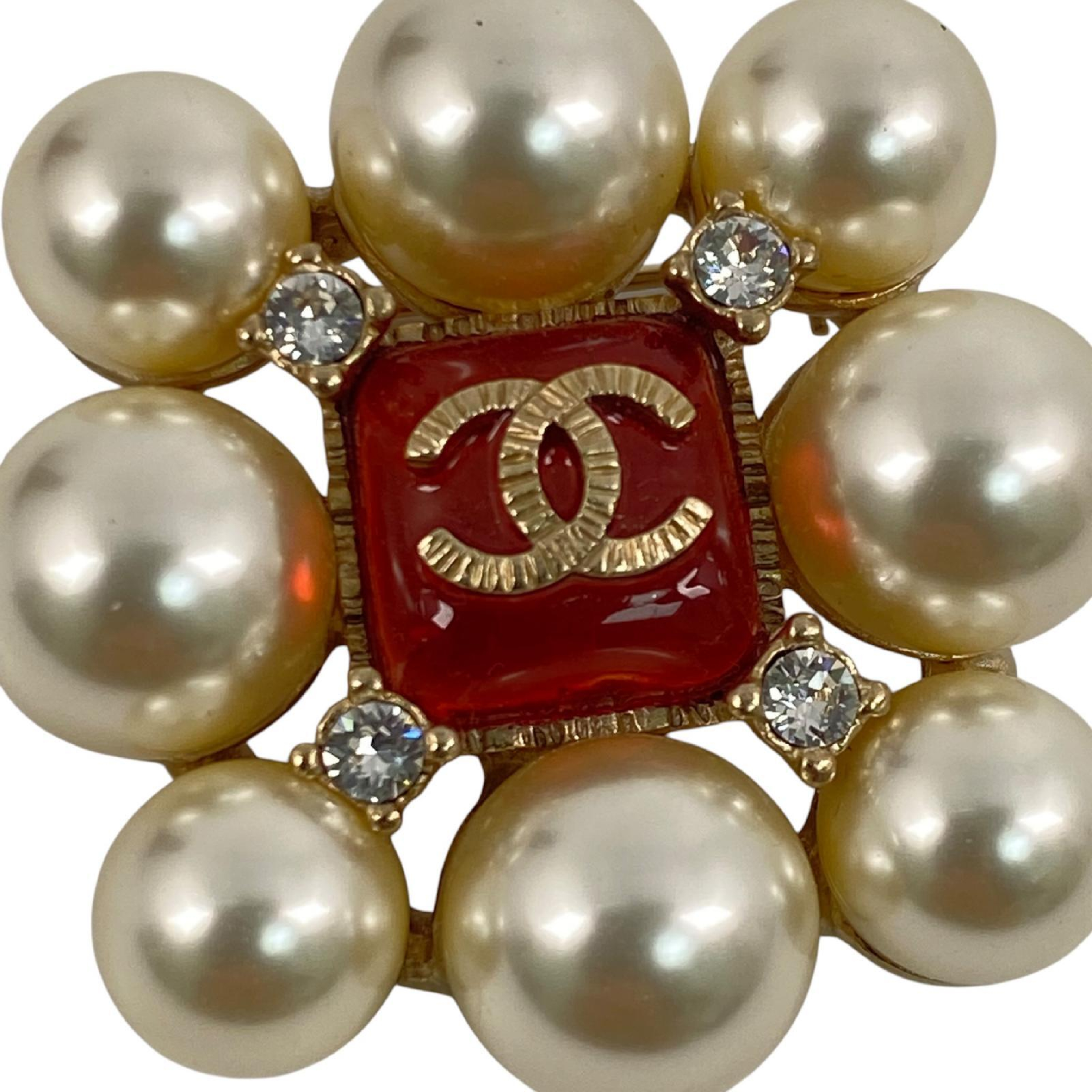【*Shipped from: Hong Kong*】CHANEL Red Resin/Faux Pearl Coco Mark A15S Brooch — view 9