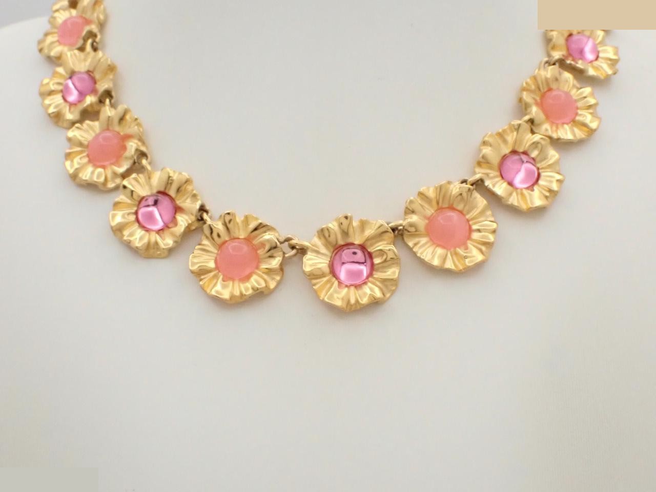 Other line: Precious metal necklaces and pendants, neck circumference approximately 46 cm.