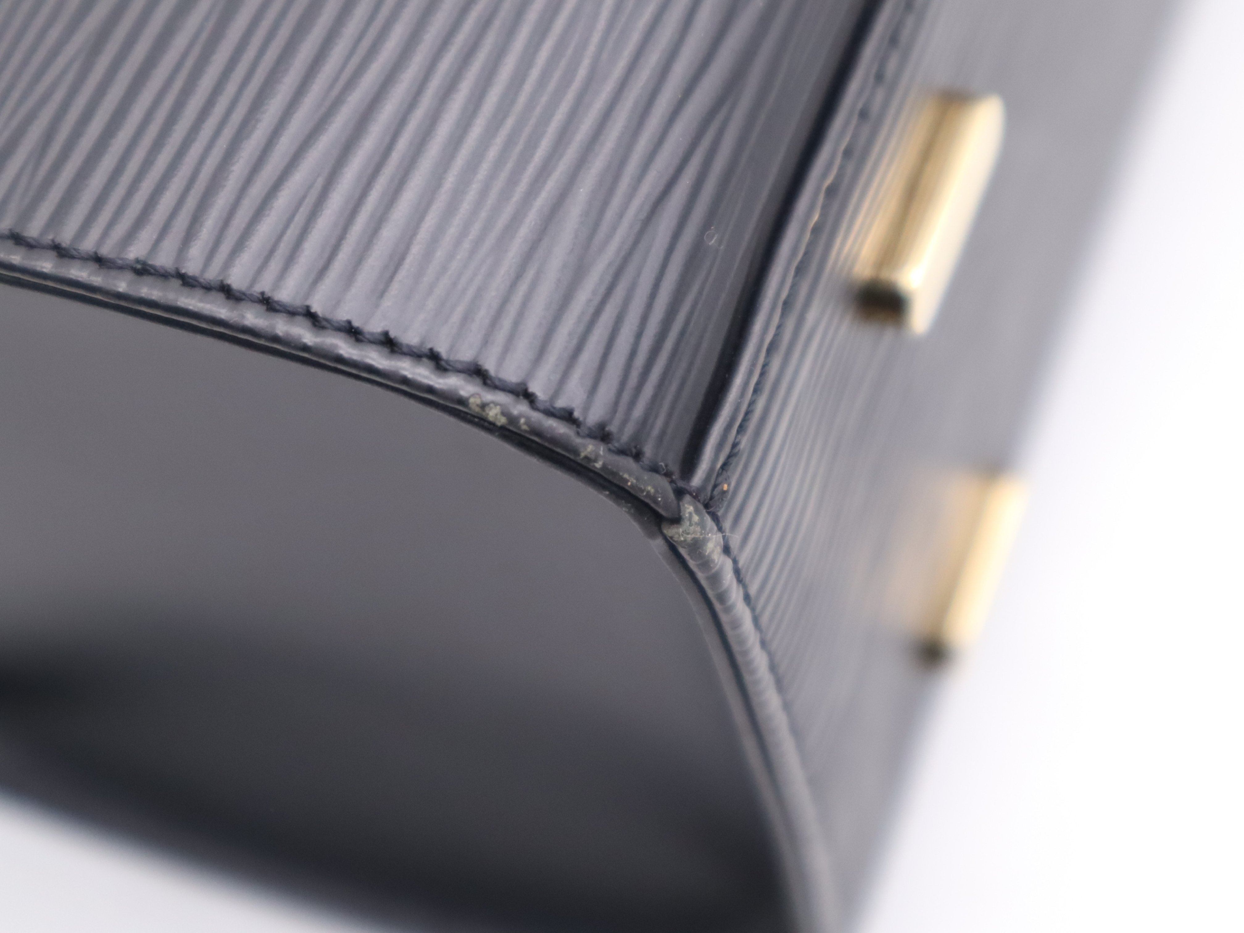 M52012 Epi Figari Noir Handbag — view 10