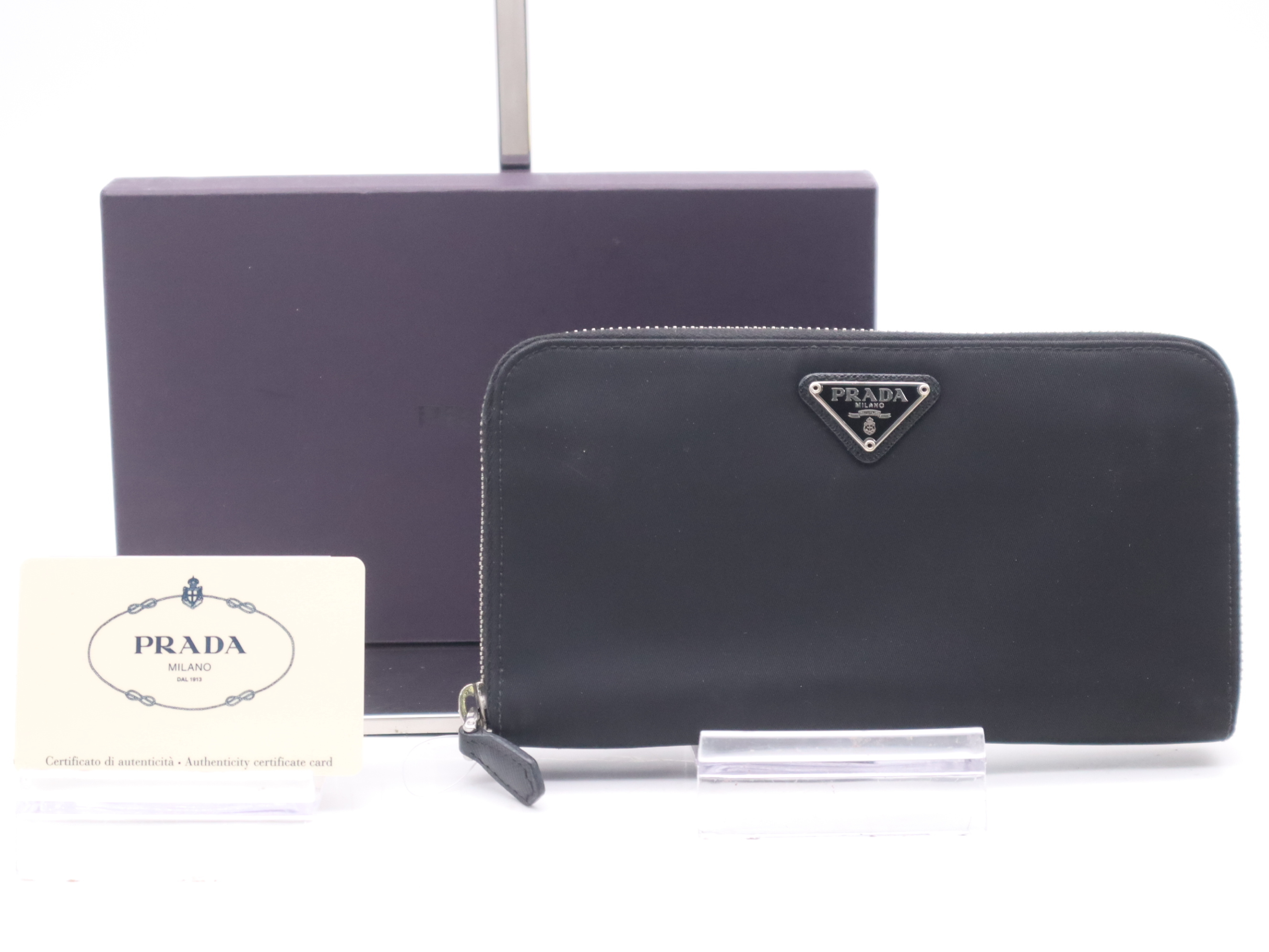 IM0506 Nylon Round Black Long Wallet with Card and Box