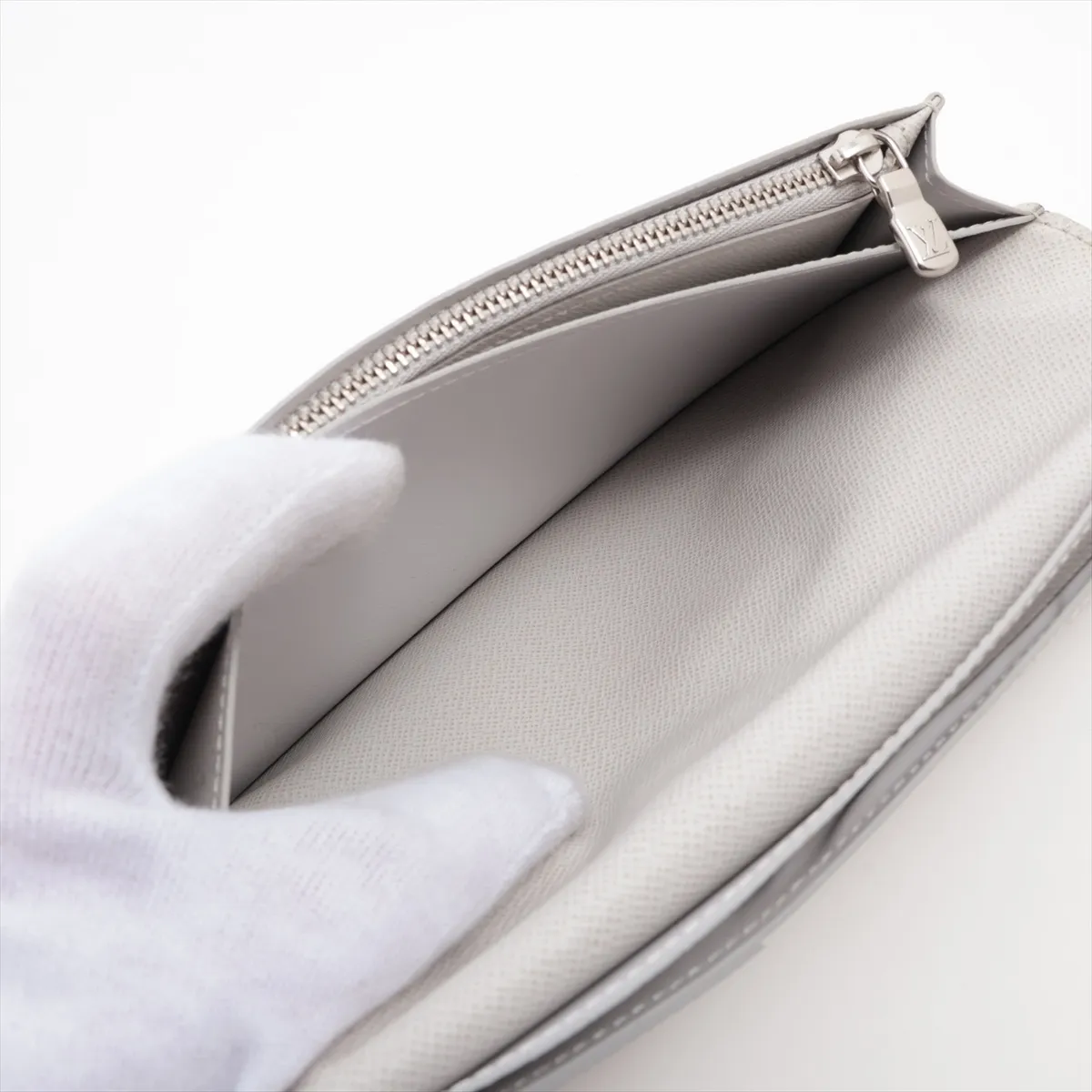 Taigarama Portefeuille Brazza NM M30889 Optical White Long Wallet with Stamp and Initials; RFID Detectable. — view 6