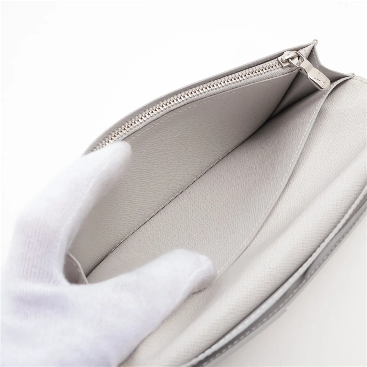 Taigarama Portefeuille Brazza NM M30889 Optical White Long Wallet with Stamp and Initials; RFID Detectable. — view 7